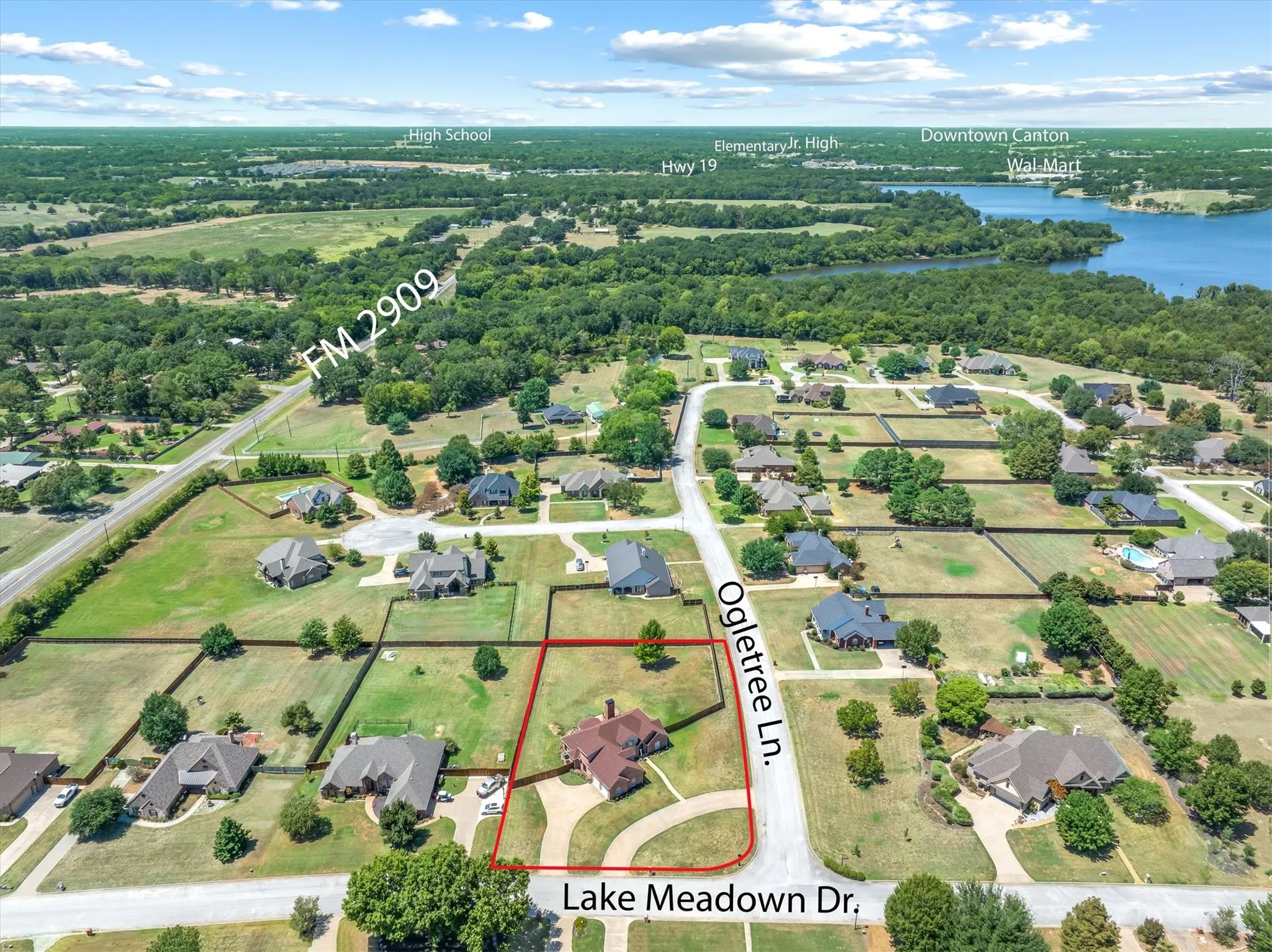 Single Family Residence For Sale in Van Zandt County , 117 Lake Meadow Boulevard, Canton, Texas 75103, 4 Bedroom, 4 Bathroom, 2 Garage spaces, 3,107 Sqft, built in 2001, mls#21365995, Real Estate Agent in Canton, Homes For Sale in Van Zandt county, Homes For Sale in Canton, Realtor in Canton Texas, Real Estate Brokerage Independent Realty Texas, Luminita Cordes Realtor