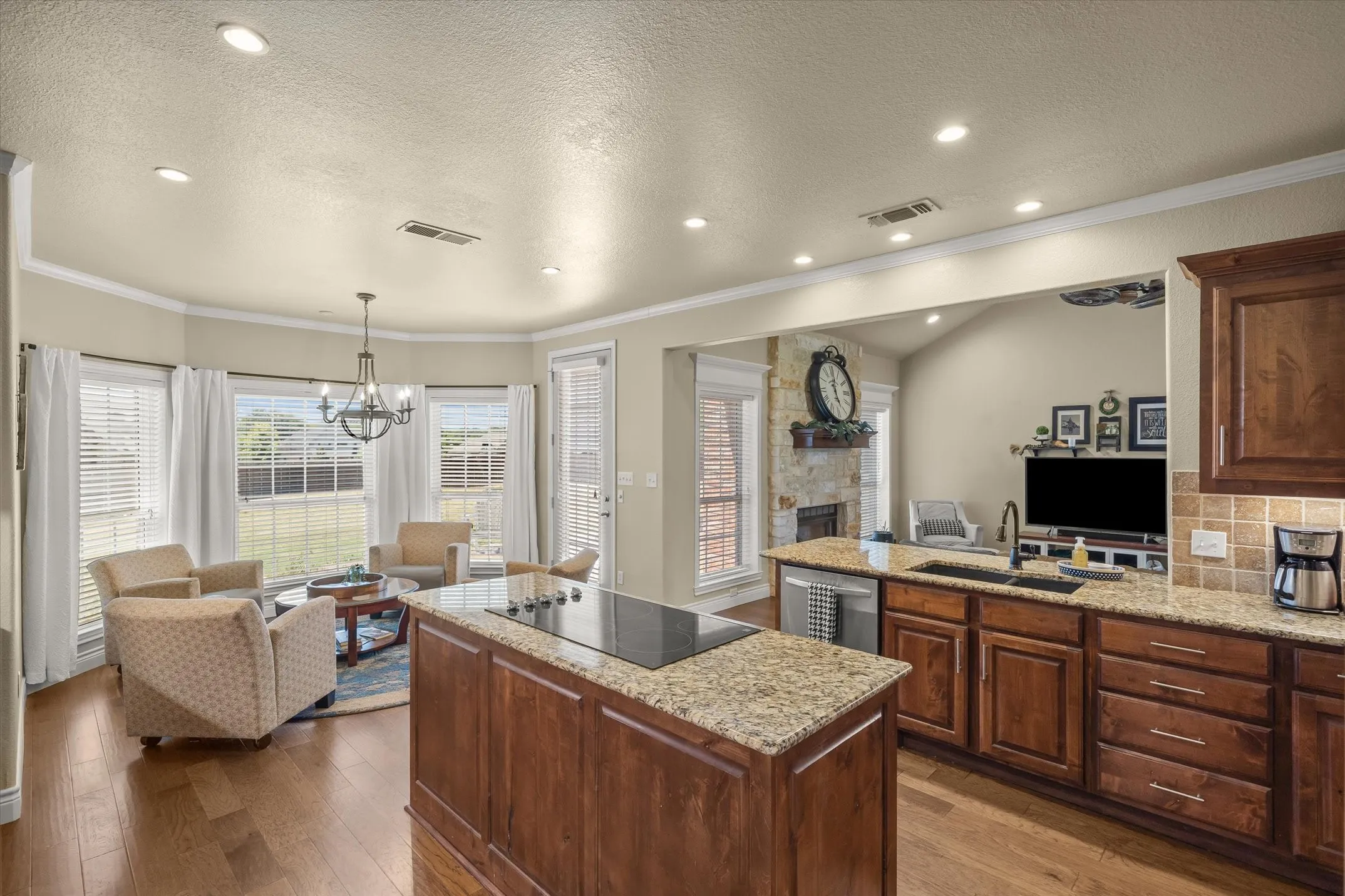 Single Family Residence For Sale in Van Zandt County , 117 Lake Meadow Boulevard, Canton, Texas 75103, 4 Bedroom, 4 Bathroom, 2 Garage spaces, 3,107 Sqft, built in 2001, mls#21365995, Real Estate Agent in Canton, Homes For Sale in Van Zandt county, Homes For Sale in Canton, Realtor in Canton Texas, Real Estate Brokerage Independent Realty Texas, Luminita Cordes Realtor