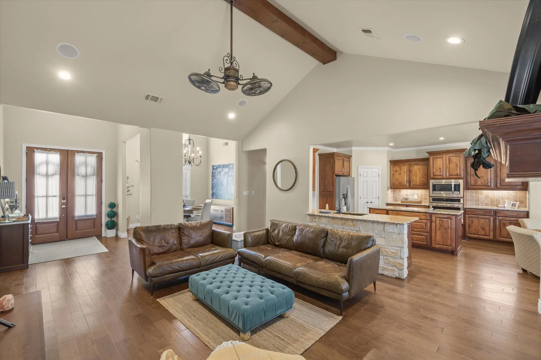 Single Family Residence For Sale in Van Zandt County , 117 Lake Meadow Boulevard, Canton, Texas 75103, 4 Bedroom, 4 Bathroom, 2 Garage spaces, 3,107 Sqft, built in 2001, mls#21365995, Real Estate Agent in Canton, Homes For Sale in Van Zandt county, Homes For Sale in Canton, Realtor in Canton Texas, Real Estate Brokerage Independent Realty Texas, Luminita Cordes Realtor