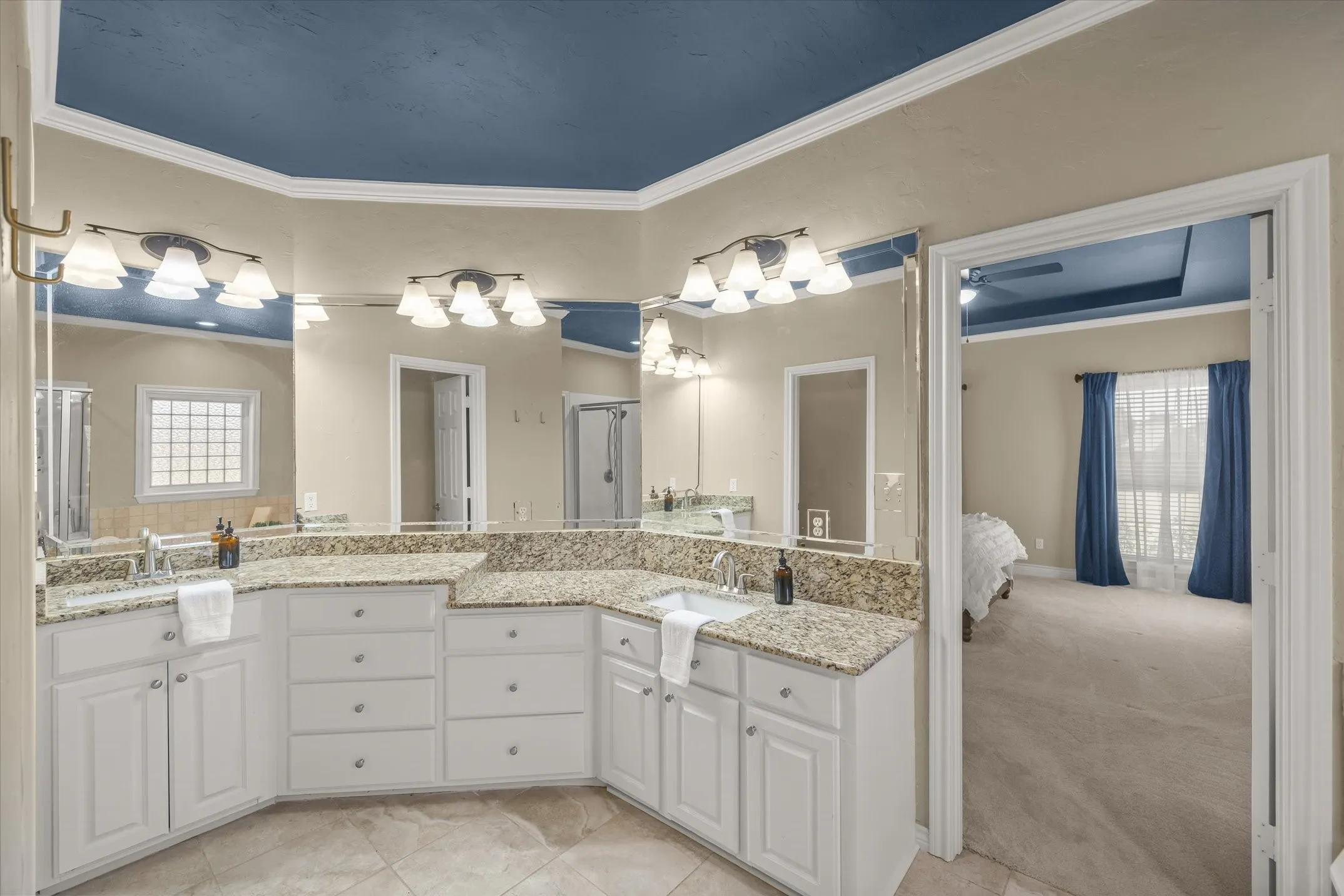 Single Family Residence For Sale in Van Zandt County , 117 Lake Meadow Boulevard, Canton, Texas 75103, 4 Bedroom, 4 Bathroom, 2 Garage spaces, 3,107 Sqft, built in 2001, mls#21365995, Real Estate Agent in Canton, Homes For Sale in Van Zandt county, Homes For Sale in Canton, Realtor in Canton Texas, Real Estate Brokerage Independent Realty Texas, Luminita Cordes Realtor