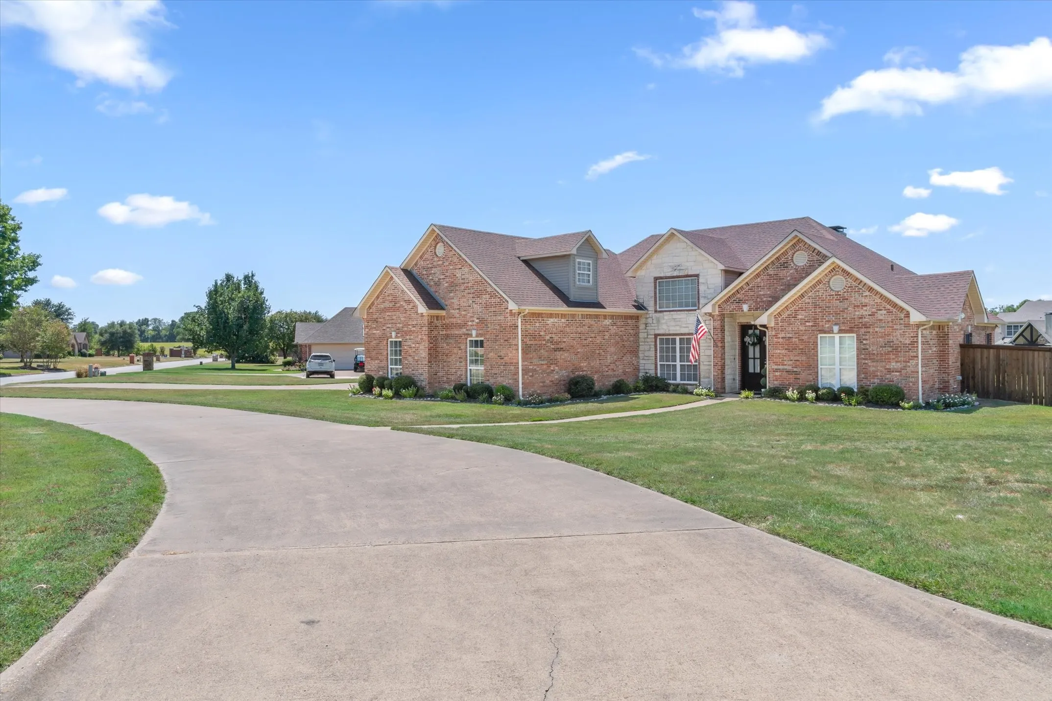 Single Family Residence For Sale in Van Zandt County , 117 Lake Meadow Boulevard, Canton, Texas 75103, 4 Bedroom, 4 Bathroom, 2 Garage spaces, 3,107 Sqft, built in 2001, mls#21365995, Real Estate Agent in Canton, Homes For Sale in Van Zandt county, Homes For Sale in Canton, Realtor in Canton Texas, Real Estate Brokerage Independent Realty Texas, Luminita Cordes Realtor