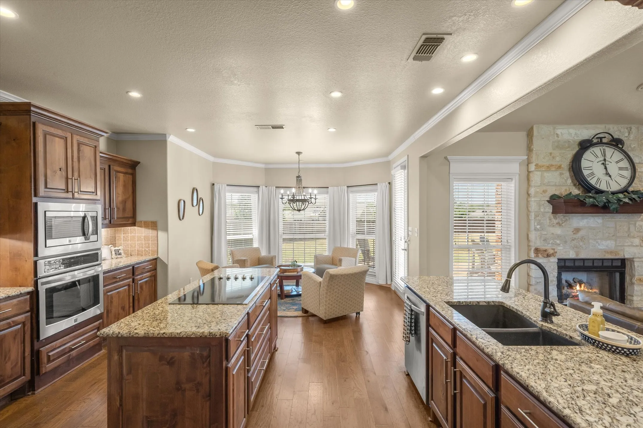 Single Family Residence For Sale in Van Zandt County , 117 Lake Meadow Boulevard, Canton, Texas 75103, 4 Bedroom, 4 Bathroom, 2 Garage spaces, 3,107 Sqft, built in 2001, mls#21365995, Real Estate Agent in Canton, Homes For Sale in Van Zandt county, Homes For Sale in Canton, Realtor in Canton Texas, Real Estate Brokerage Independent Realty Texas, Luminita Cordes Realtor