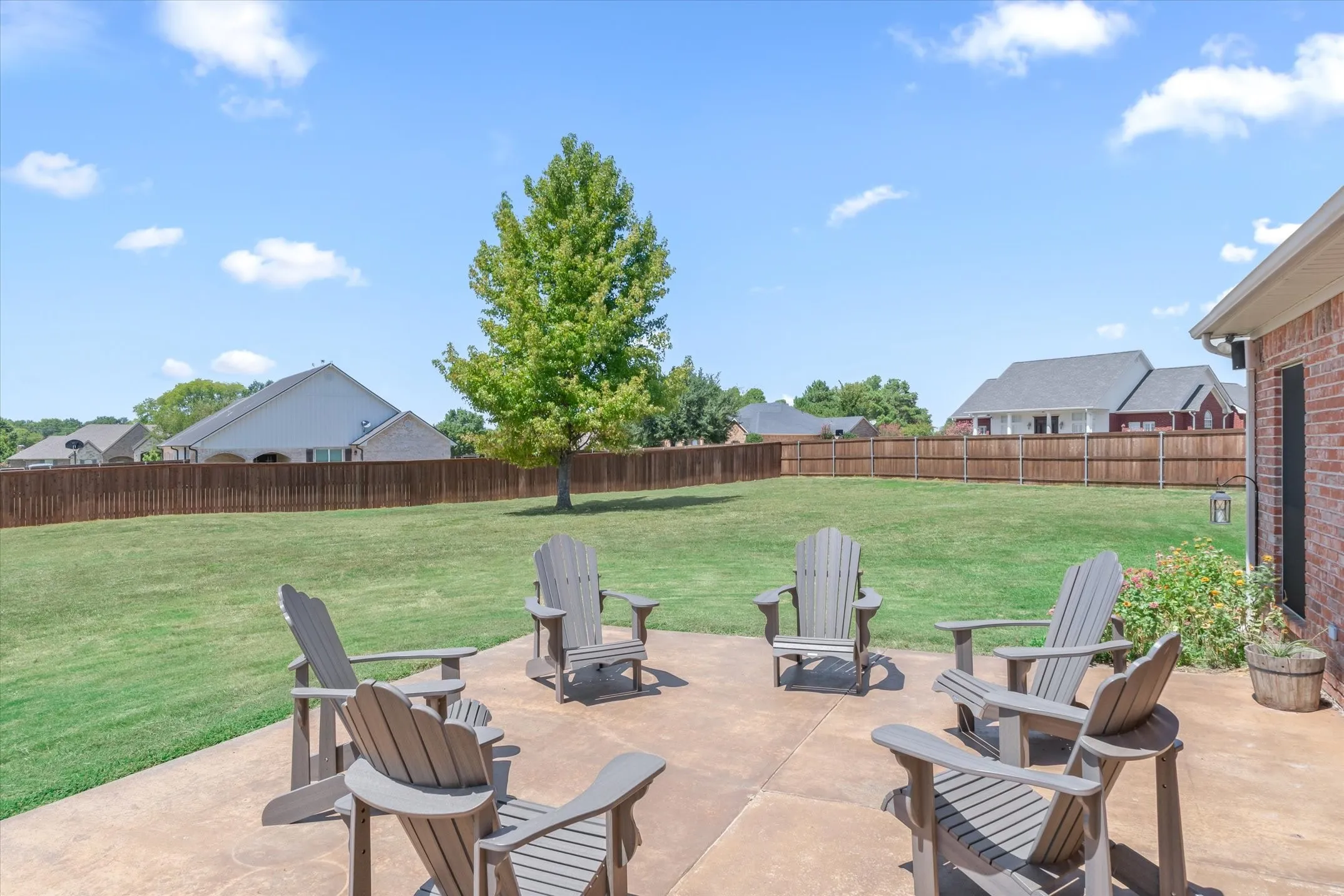 Single Family Residence For Sale in Van Zandt County , 117 Lake Meadow Boulevard, Canton, Texas 75103, 4 Bedroom, 4 Bathroom, 2 Garage spaces, 3,107 Sqft, built in 2001, mls#21365995, Real Estate Agent in Canton, Homes For Sale in Van Zandt county, Homes For Sale in Canton, Realtor in Canton Texas, Real Estate Brokerage Independent Realty Texas, Luminita Cordes Realtor