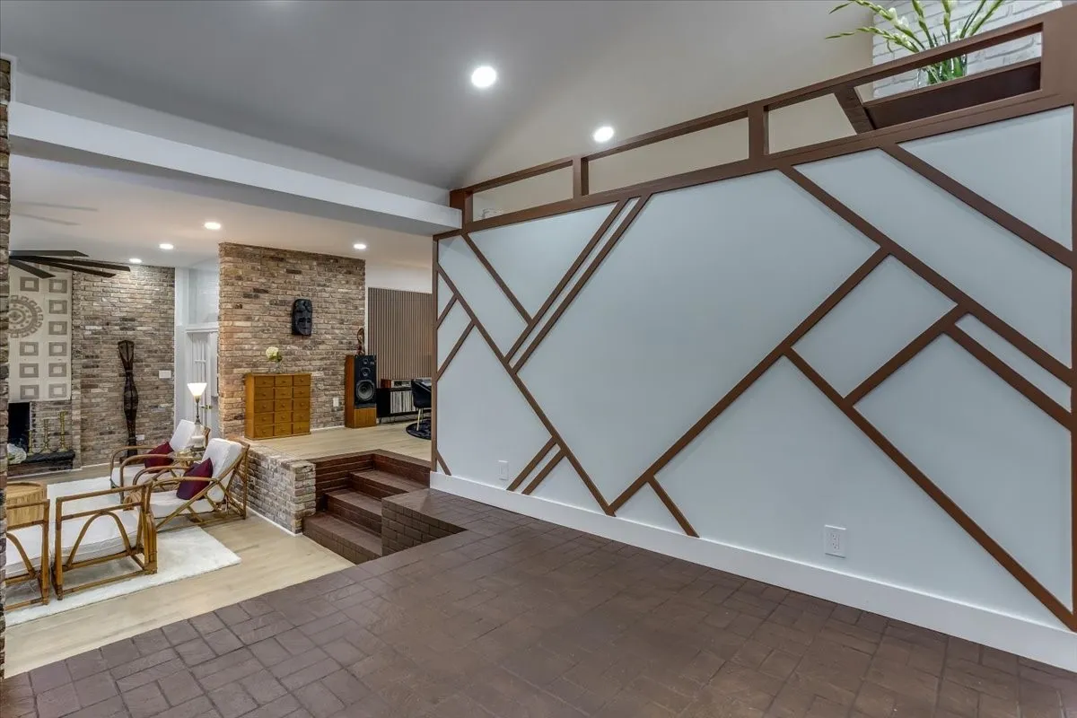 Single Family Residence For Sale in Dallas County , 1729 Boca Chica Drive, Dallas, Texas 75232, 4 Bedroom, 2 Bathroom, 2 Garage spaces, 3,966 Sqft, built in 1958, mls#21367290, Real Estate Agent in Dallas, Homes For Sale in Dallas county, Homes For Sale in Dallas, Realtor in Dallas Texas, Real Estate Brokerage Independent Realty Texas, Luminita Cordes Realtor