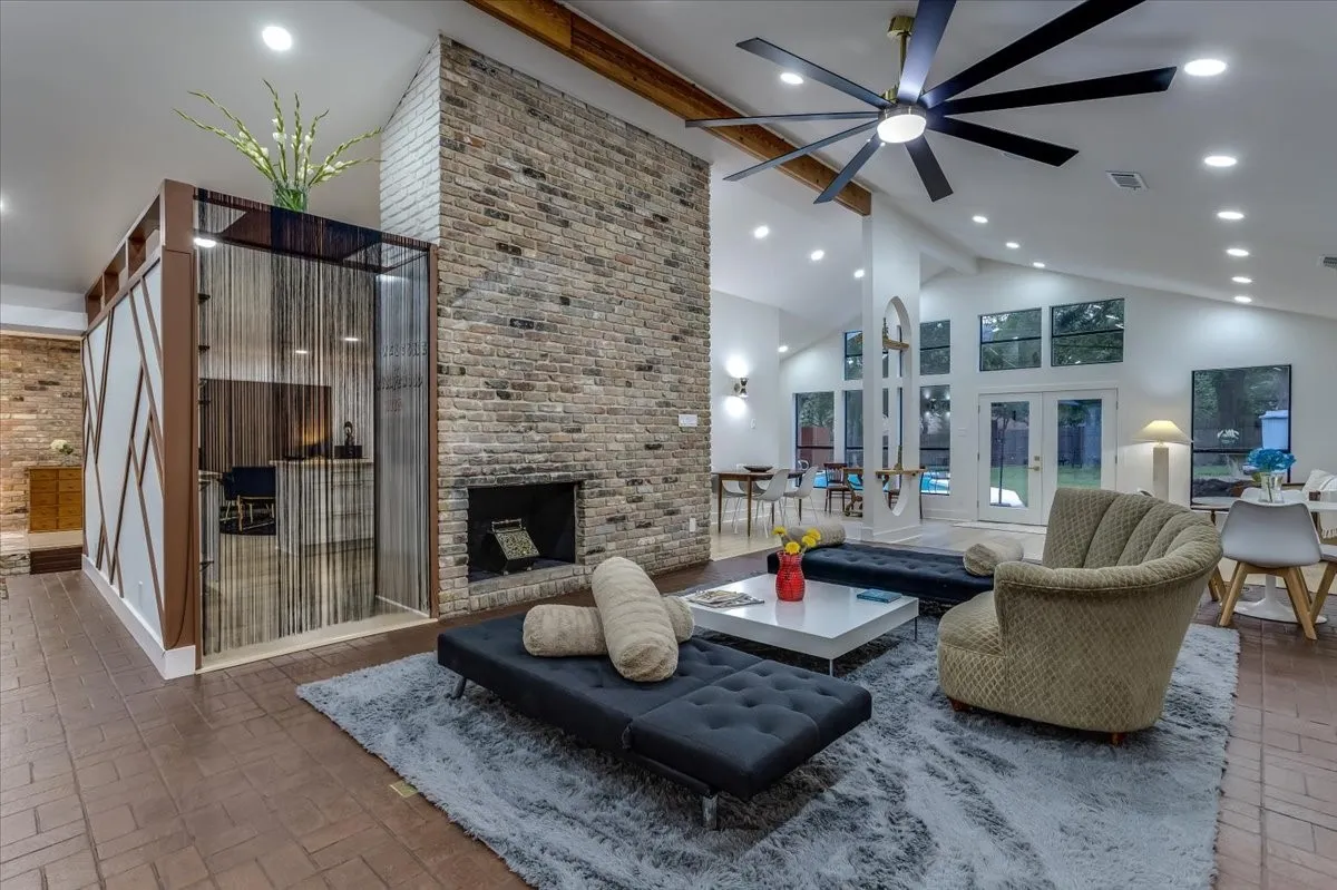 Single Family Residence For Sale in Dallas County , 1729 Boca Chica Drive, Dallas, Texas 75232, 4 Bedroom, 2 Bathroom, 2 Garage spaces, 3,966 Sqft, built in 1958, mls#21367290, Real Estate Agent in Dallas, Homes For Sale in Dallas county, Homes For Sale in Dallas, Realtor in Dallas Texas, Real Estate Brokerage Independent Realty Texas, Luminita Cordes Realtor
