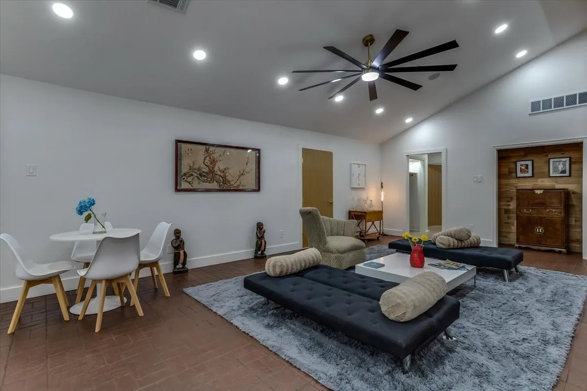 Single Family Residence For Sale in Dallas County , 1729 Boca Chica Drive, Dallas, Texas 75232, 4 Bedroom, 2 Bathroom, 2 Garage spaces, 3,966 Sqft, built in 1958, mls#21367290, Real Estate Agent in Dallas, Homes For Sale in Dallas county, Homes For Sale in Dallas, Realtor in Dallas Texas, Real Estate Brokerage Independent Realty Texas, Luminita Cordes Realtor