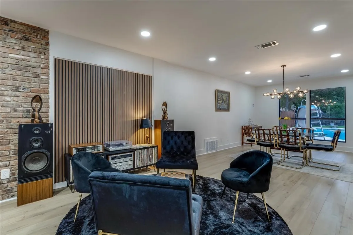 Single Family Residence For Sale in Dallas County , 1729 Boca Chica Drive, Dallas, Texas 75232, 4 Bedroom, 2 Bathroom, 2 Garage spaces, 3,966 Sqft, built in 1958, mls#21367290, Real Estate Agent in Dallas, Homes For Sale in Dallas county, Homes For Sale in Dallas, Realtor in Dallas Texas, Real Estate Brokerage Independent Realty Texas, Luminita Cordes Realtor