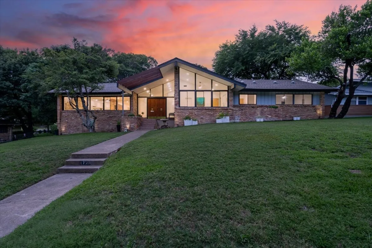 Single Family Residence For Sale in Dallas County , 1729 Boca Chica Drive, Dallas, Texas 75232, 4 Bedroom, 2 Bathroom, 2 Garage spaces, 3,966 Sqft, built in 1958, mls#21367290, Real Estate Agent in Dallas, Homes For Sale in Dallas county, Homes For Sale in Dallas, Realtor in Dallas Texas, Real Estate Brokerage Independent Realty Texas, Luminita Cordes Realtor