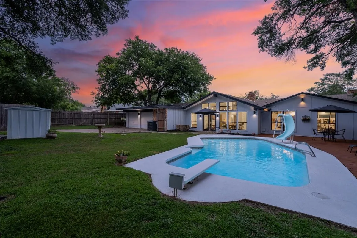 Single Family Residence For Sale in Dallas County , 1729 Boca Chica Drive, Dallas, Texas 75232, 4 Bedroom, 2 Bathroom, 2 Garage spaces, 3,966 Sqft, built in 1958, mls#21367290, Real Estate Agent in Dallas, Homes For Sale in Dallas county, Homes For Sale in Dallas, Realtor in Dallas Texas, Real Estate Brokerage Independent Realty Texas, Luminita Cordes Realtor