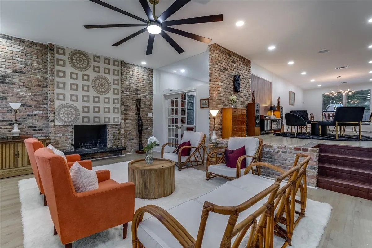 Single Family Residence For Sale in Dallas County , 1729 Boca Chica Drive, Dallas, Texas 75232, 4 Bedroom, 2 Bathroom, 2 Garage spaces, 3,966 Sqft, built in 1958, mls#21367290, Real Estate Agent in Dallas, Homes For Sale in Dallas county, Homes For Sale in Dallas, Realtor in Dallas Texas, Real Estate Brokerage Independent Realty Texas, Luminita Cordes Realtor