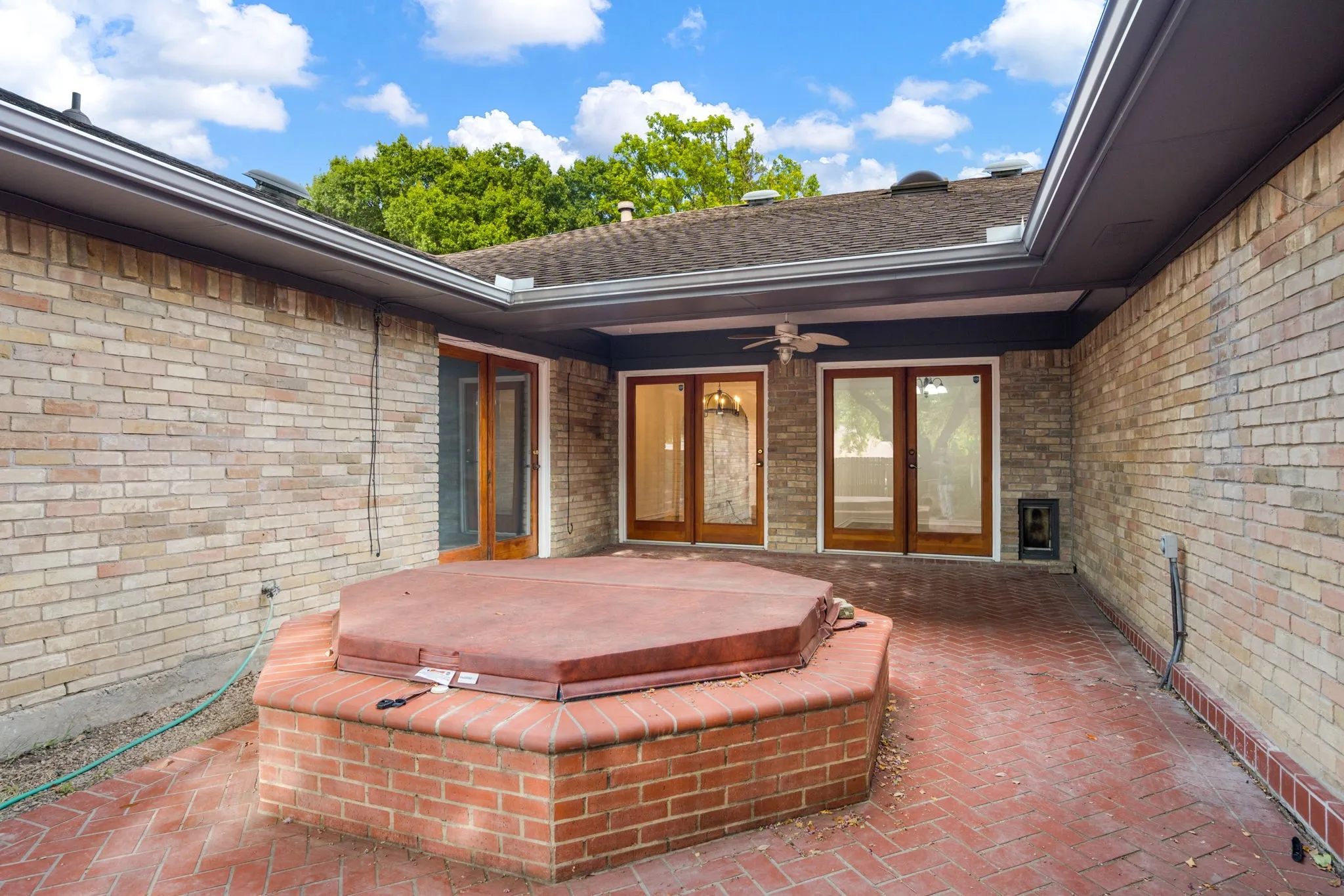 Single Family Residence For Sale in Collin County , 3105 Roundrock Trail, Plano, Texas 75075, 4 Bedroom, 3 Bathroom, 2 Garage spaces, 2,331 Sqft, built in 1974, mls#21365444, Real Estate Agent in Plano, Homes For Sale in Collin county, Homes For Sale in Plano, Realtor in Plano Texas, Real Estate Brokerage Independent Realty Texas, Luminita Cordes Realtor