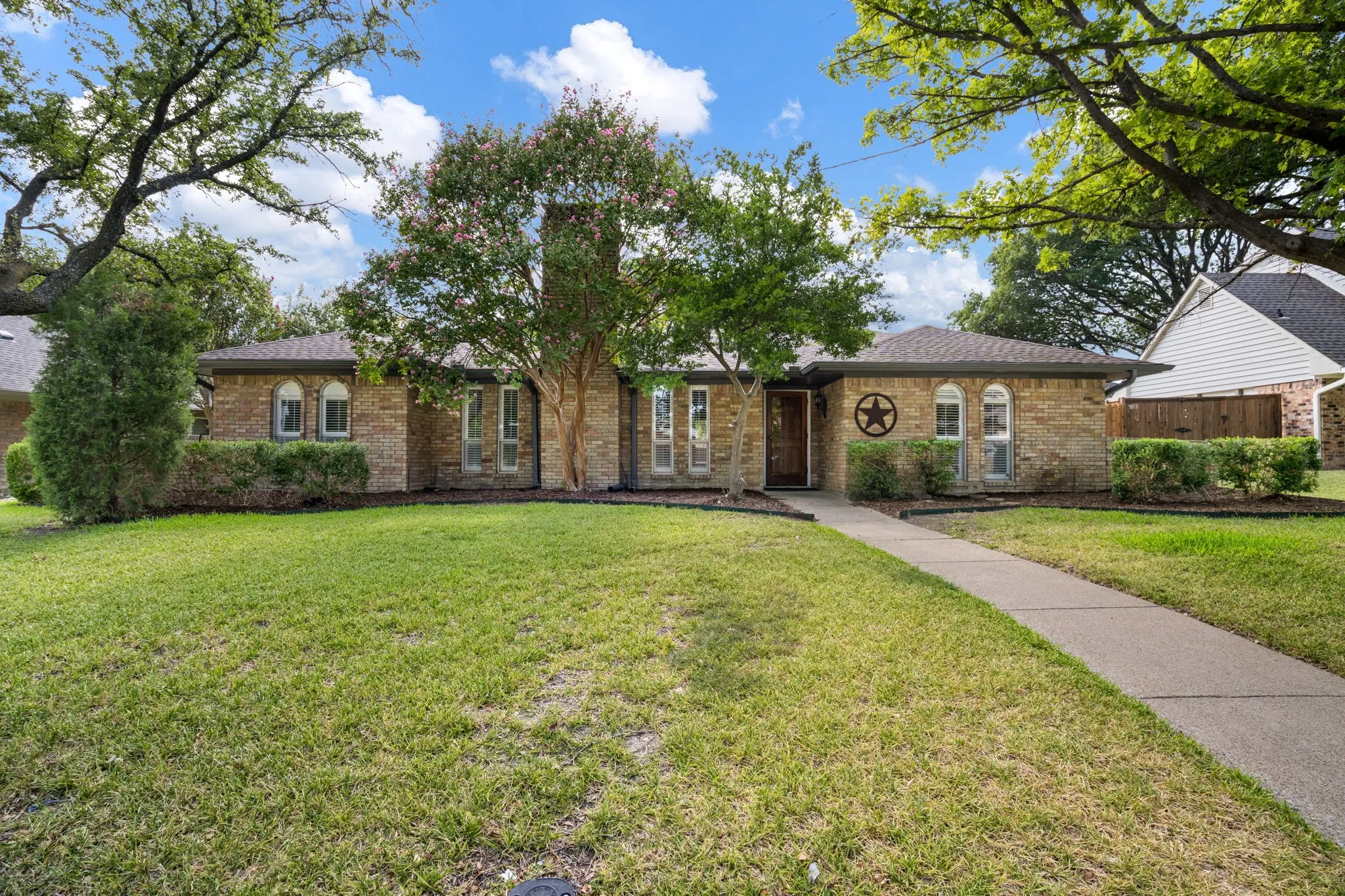 Single Family Residence For Sale in Collin County , 3105 Roundrock Trail, Plano, Texas 75075, 4 Bedroom, 3 Bathroom, 2 Garage spaces, 2,331 Sqft, built in 1974, mls#21365444, Real Estate Agent in Plano, Homes For Sale in Collin county, Homes For Sale in Plano, Realtor in Plano Texas, Real Estate Brokerage Independent Realty Texas, Luminita Cordes Realtor