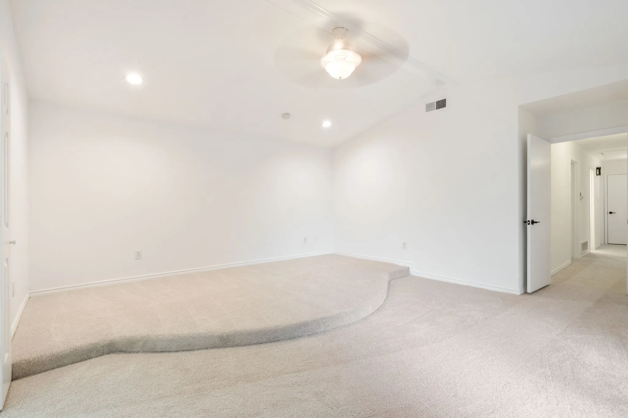 Single Family Residence For Sale in Collin County , 3105 Roundrock Trail, Plano, Texas 75075, 4 Bedroom, 3 Bathroom, 2 Garage spaces, 2,331 Sqft, built in 1974, mls#21365444, Real Estate Agent in Plano, Homes For Sale in Collin county, Homes For Sale in Plano, Realtor in Plano Texas, Real Estate Brokerage Independent Realty Texas, Luminita Cordes Realtor