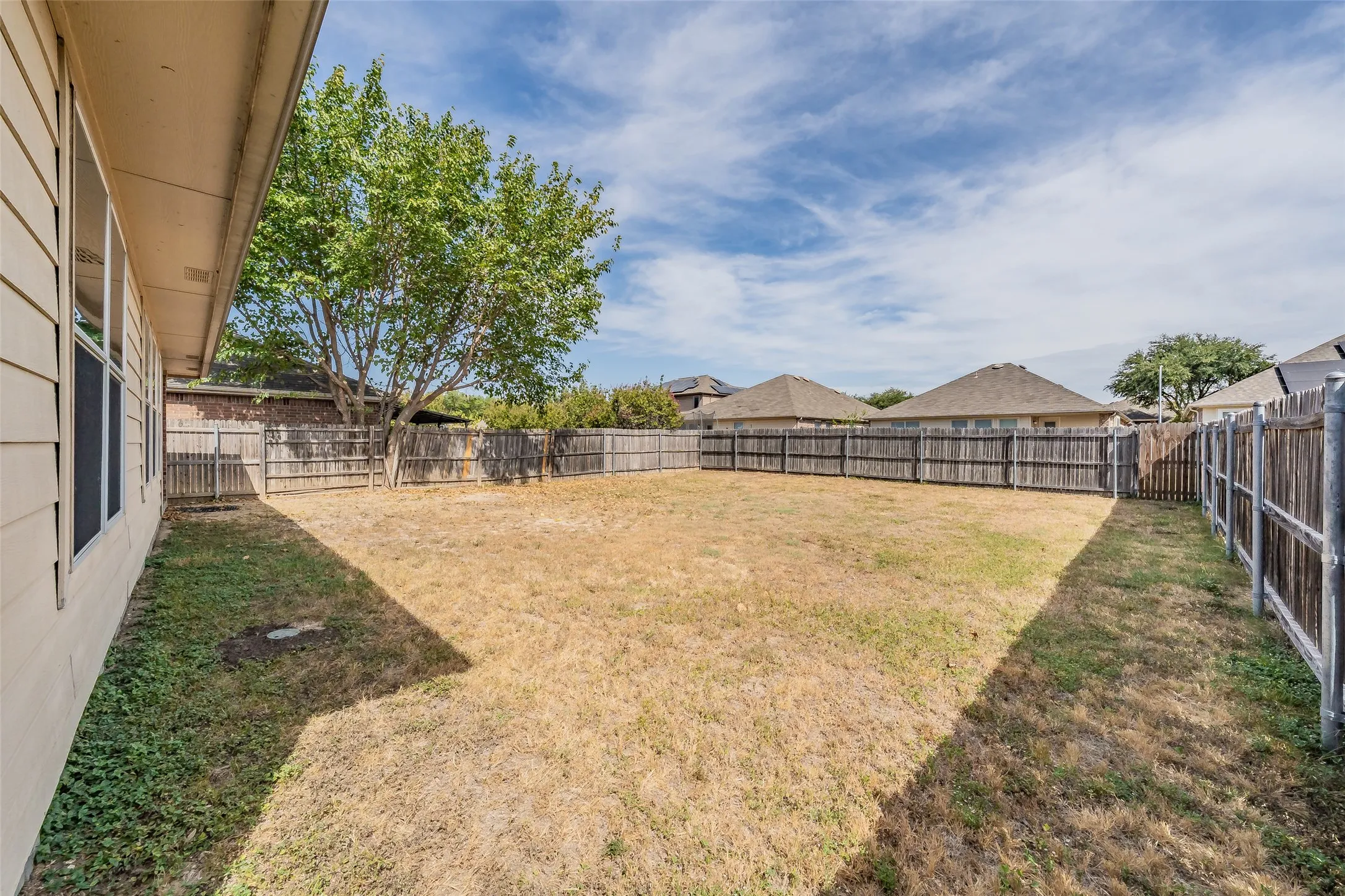 Single Family Residence For Sale in Tarrant County , 5140 Waterview Court, Fort Worth, Texas 76179, 3 Bedroom, 2 Bathroom, 2 Garage spaces, 1,490 Sqft, built in 2006, mls#21367284, Real Estate Agent in Fort Worth, Homes For Sale in Tarrant county, Homes For Sale in Fort Worth, Realtor in Fort Worth Texas, Real Estate Brokerage Independent Realty Texas, Luminita Cordes Realtor