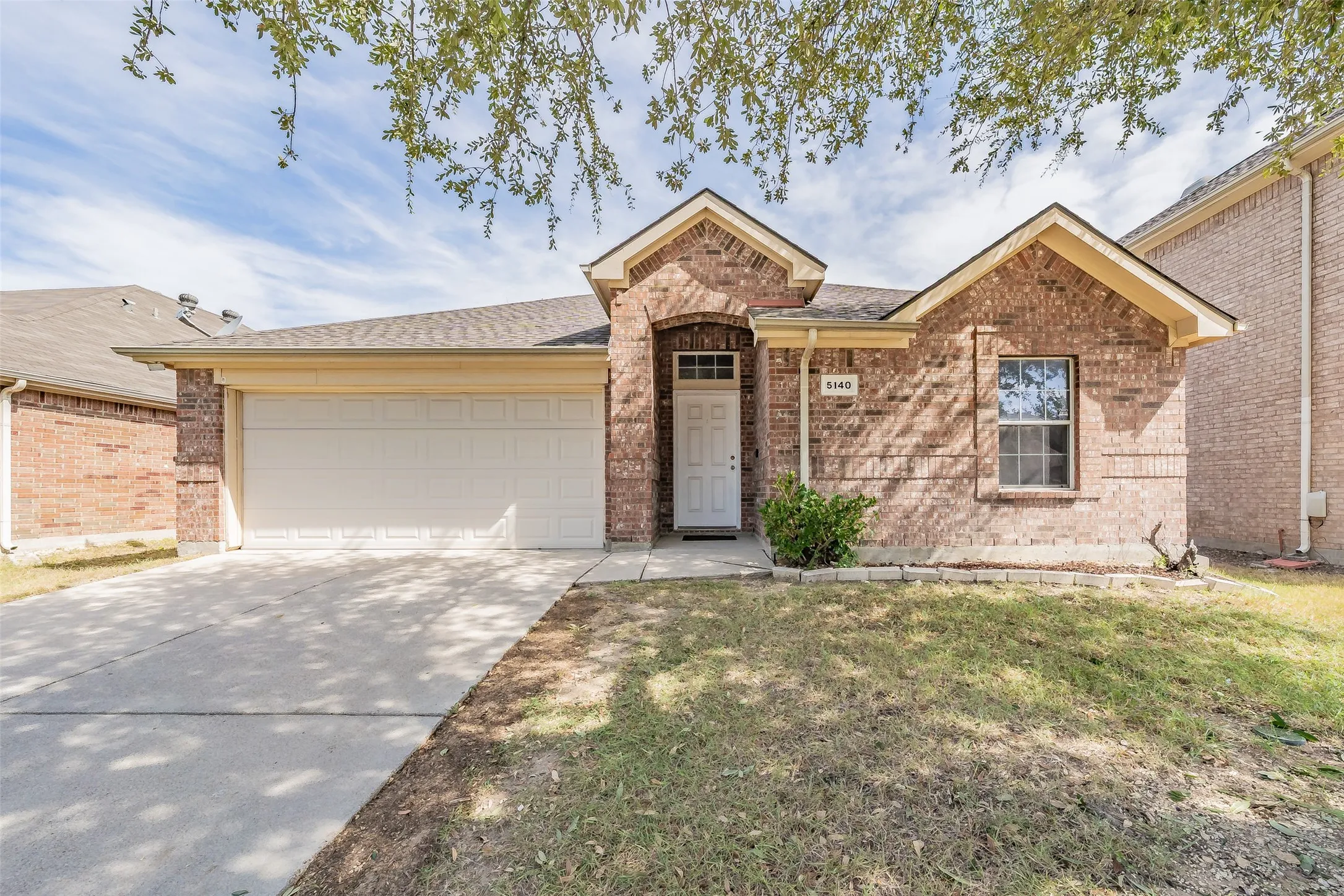 Single Family Residence For Sale in Tarrant County , 5140 Waterview Court, Fort Worth, Texas 76179, 3 Bedroom, 2 Bathroom, 2 Garage spaces, 1,490 Sqft, built in 2006, mls#21367284, Real Estate Agent in Fort Worth, Homes For Sale in Tarrant county, Homes For Sale in Fort Worth, Realtor in Fort Worth Texas, Real Estate Brokerage Independent Realty Texas, Luminita Cordes Realtor