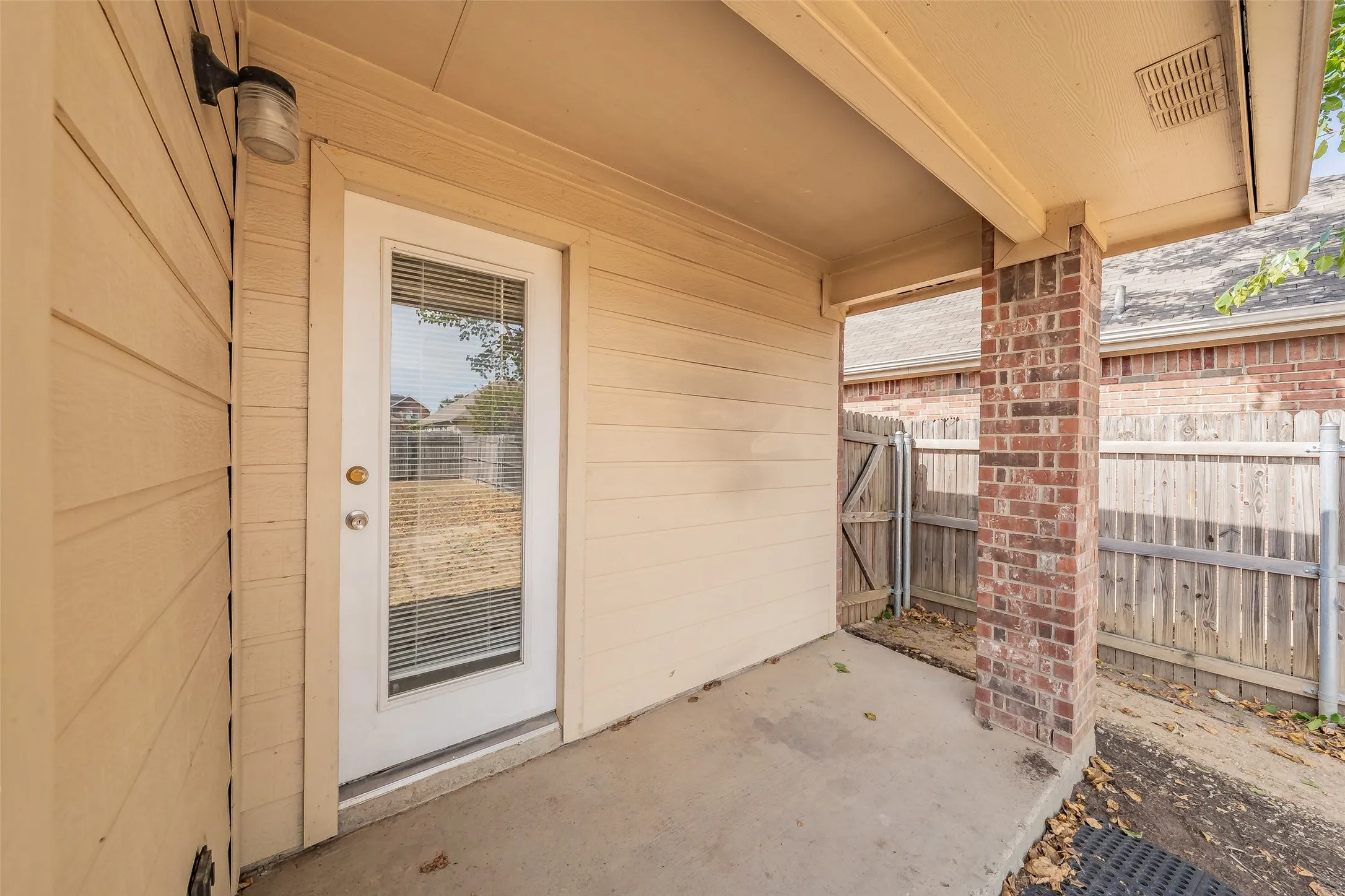 Single Family Residence For Sale in Tarrant County , 5140 Waterview Court, Fort Worth, Texas 76179, 3 Bedroom, 2 Bathroom, 2 Garage spaces, 1,490 Sqft, built in 2006, mls#21367284, Real Estate Agent in Fort Worth, Homes For Sale in Tarrant county, Homes For Sale in Fort Worth, Realtor in Fort Worth Texas, Real Estate Brokerage Independent Realty Texas, Luminita Cordes Realtor