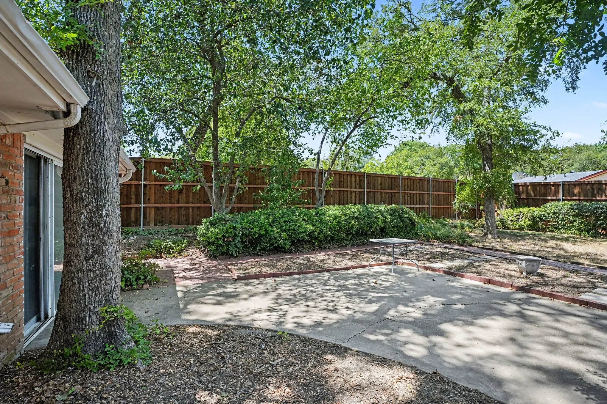Single Family Residence For Sale in Dallas County , 241 Shockley Avenue, De Soto, Texas 75115, 3 Bedroom, 3 Bathroom, 2 Garage spaces, 2,021 Sqft, built in 1969, mls#21363602, Real Estate Agent in De Soto, Homes For Sale in Dallas county, Homes For Sale in De Soto, Realtor in De Soto Texas, Real Estate Brokerage Independent Realty Texas, Luminita Cordes Realtor