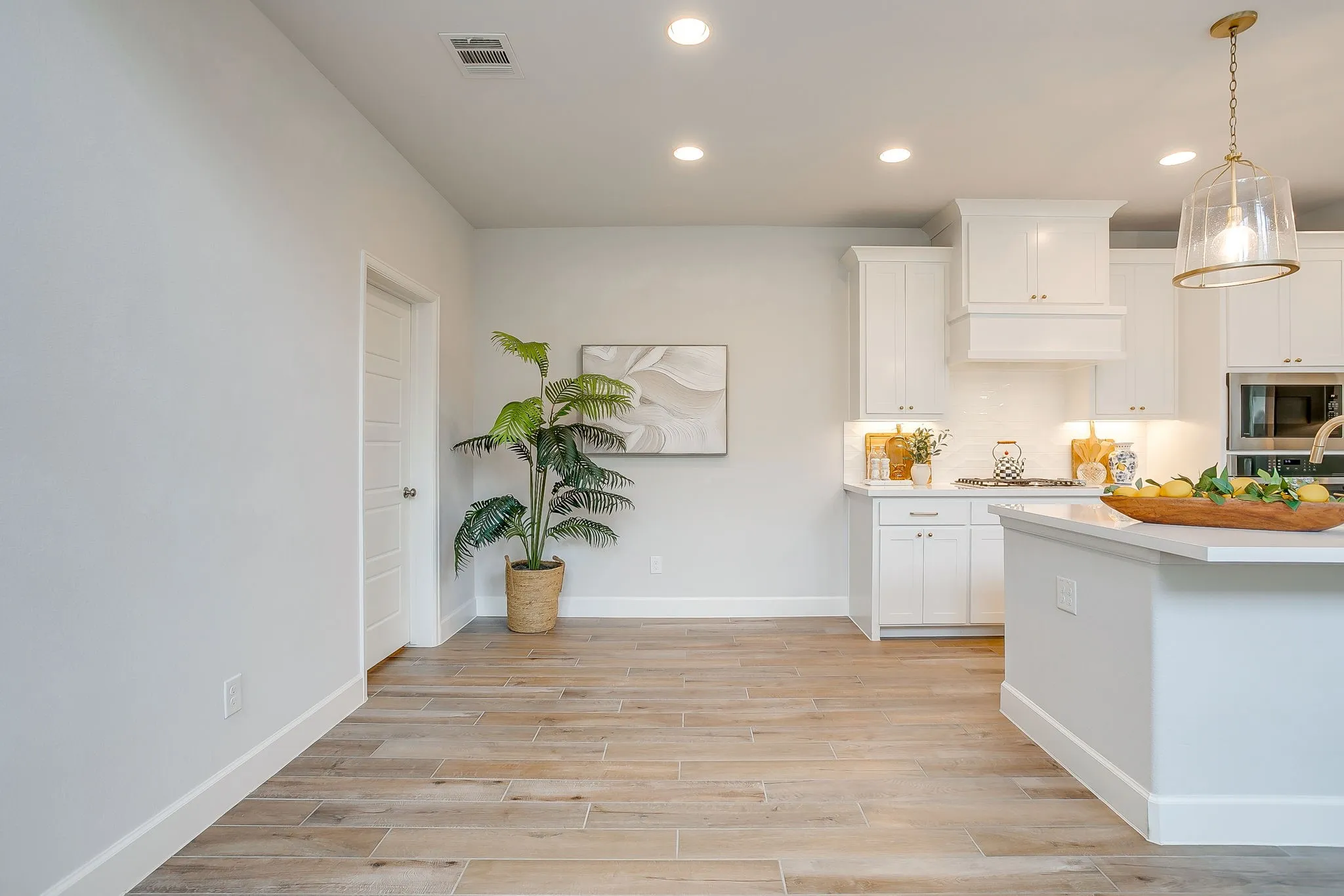 Townhouse For Sale in Parker County , 2117 Eastus Lane, Fort Worth, Texas 76008, 3 Bedroom, 3 Bathroom, 2 Garage spaces, 2,160 Sqft, built in 2023, mls#21367294, Real Estate Agent in Fort Worth, Homes For Sale in Parker county, Homes For Sale in Fort Worth, Realtor in Fort Worth Texas, Real Estate Brokerage Independent Realty Texas, Luminita Cordes Realtor