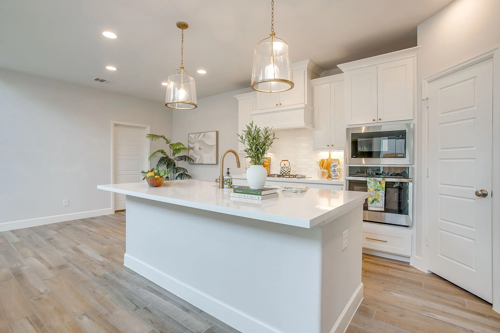 Townhouse For Sale in Parker County , 2117 Eastus Lane, Fort Worth, Texas 76008, 3 Bedroom, 3 Bathroom, 2 Garage spaces, 2,160 Sqft, built in 2023, mls#21367294, Real Estate Agent in Fort Worth, Homes For Sale in Parker county, Homes For Sale in Fort Worth, Realtor in Fort Worth Texas, Real Estate Brokerage Independent Realty Texas, Luminita Cordes Realtor