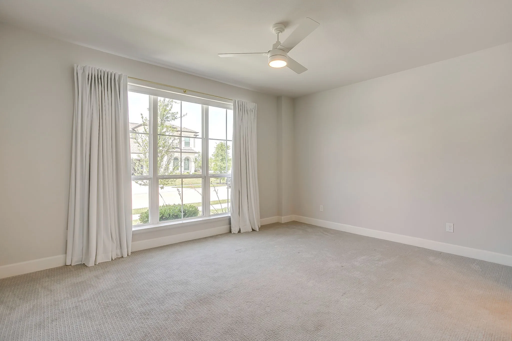 Townhouse For Sale in Parker County , 2117 Eastus Lane, Fort Worth, Texas 76008, 3 Bedroom, 3 Bathroom, 2 Garage spaces, 2,160 Sqft, built in 2023, mls#21367294, Real Estate Agent in Fort Worth, Homes For Sale in Parker county, Homes For Sale in Fort Worth, Realtor in Fort Worth Texas, Real Estate Brokerage Independent Realty Texas, Luminita Cordes Realtor