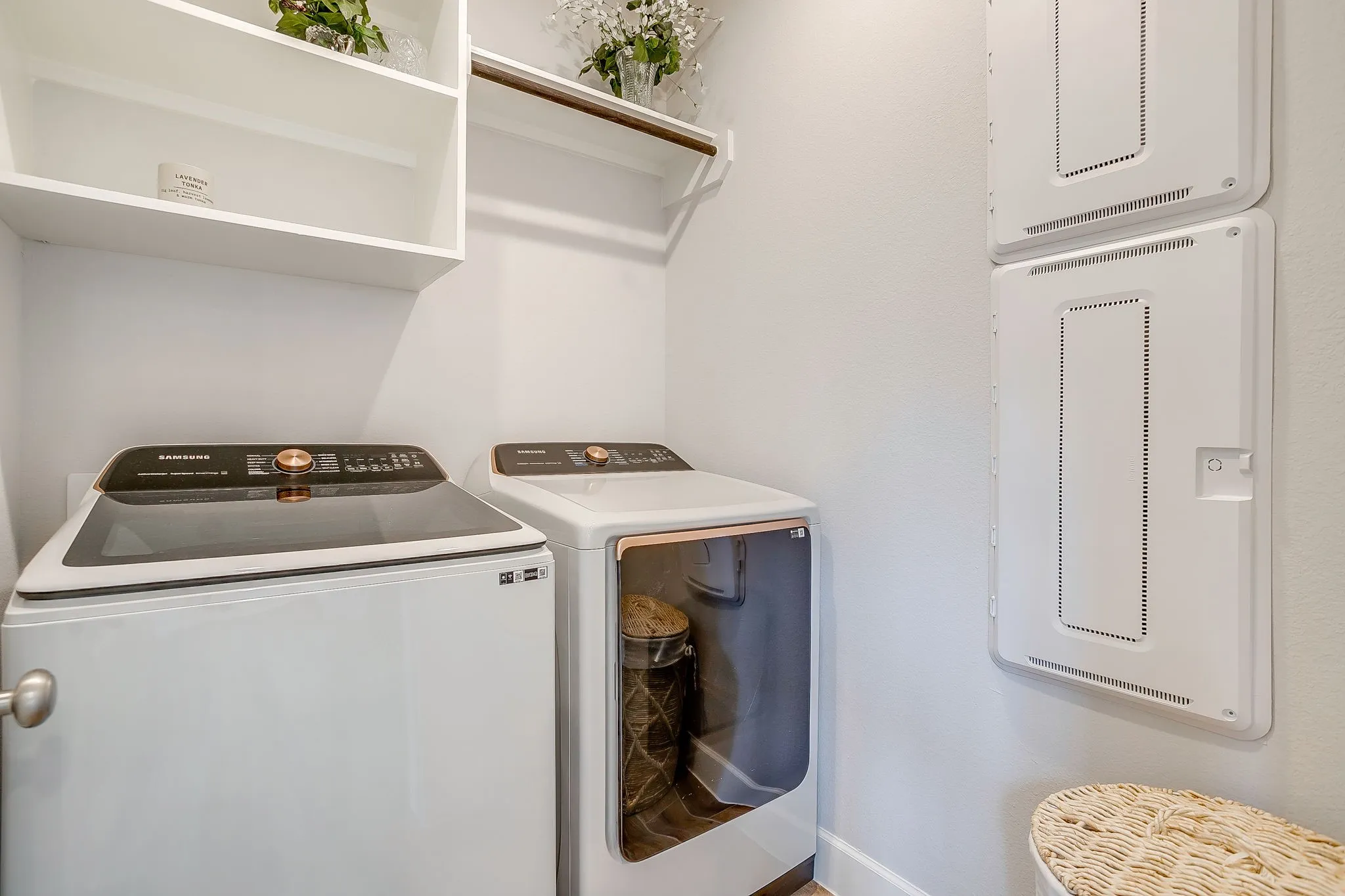 Townhouse For Sale in Parker County , 2117 Eastus Lane, Fort Worth, Texas 76008, 3 Bedroom, 3 Bathroom, 2 Garage spaces, 2,160 Sqft, built in 2023, mls#21367294, Real Estate Agent in Fort Worth, Homes For Sale in Parker county, Homes For Sale in Fort Worth, Realtor in Fort Worth Texas, Real Estate Brokerage Independent Realty Texas, Luminita Cordes Realtor