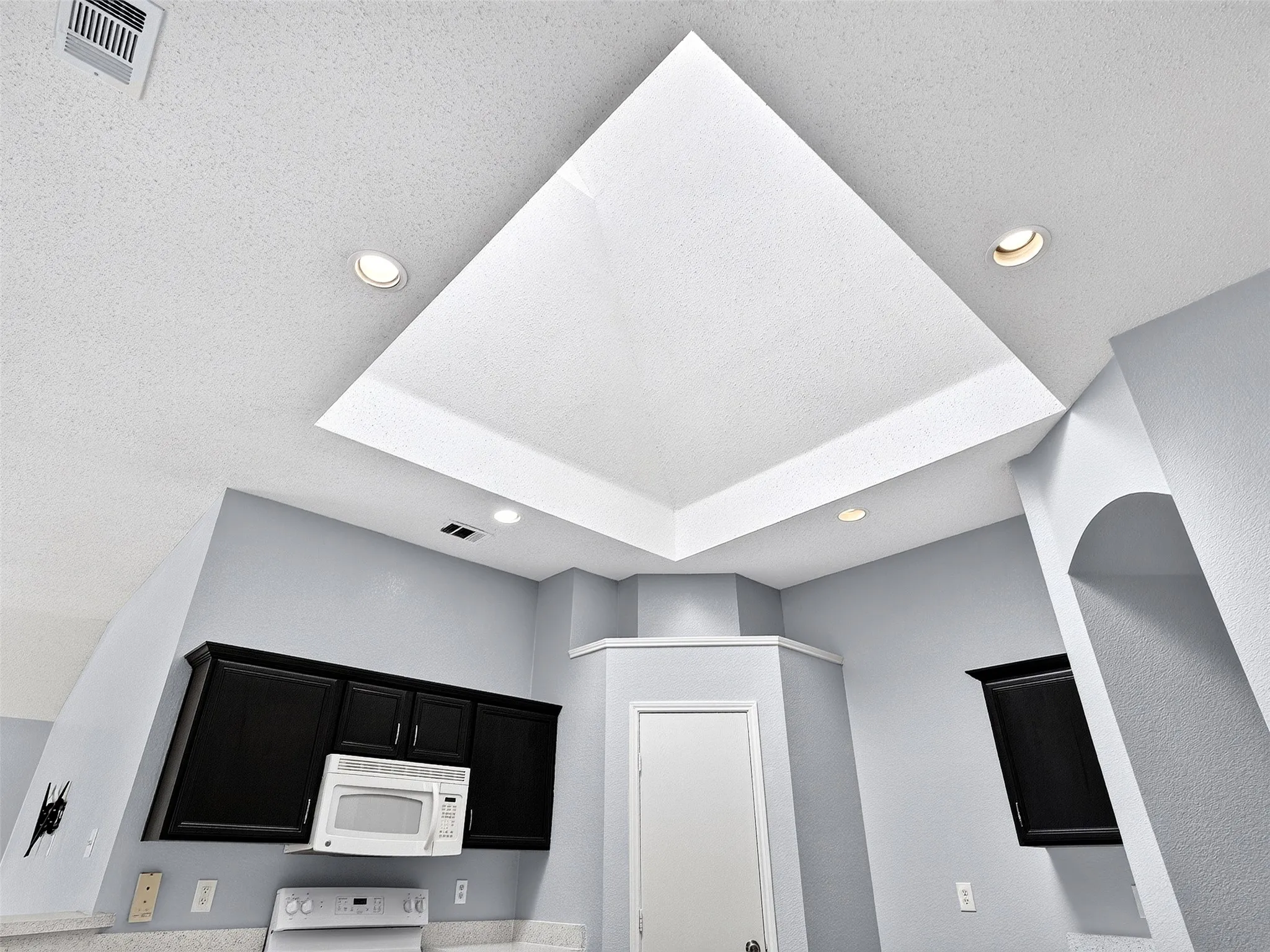 Single Family Residence For Sale in Dallas County , 1022 Pondview Drive, Cedar Hill, Texas 75104, 4 Bedroom, 2 Bathroom, 2 Garage spaces, 2,150 Sqft, built in 2001, mls#21367296, Real Estate Agent in Cedar Hill, Homes For Sale in Dallas county, Homes For Sale in Cedar Hill, Realtor in Cedar Hill Texas, Real Estate Brokerage Independent Realty Texas, Luminita Cordes Realtor