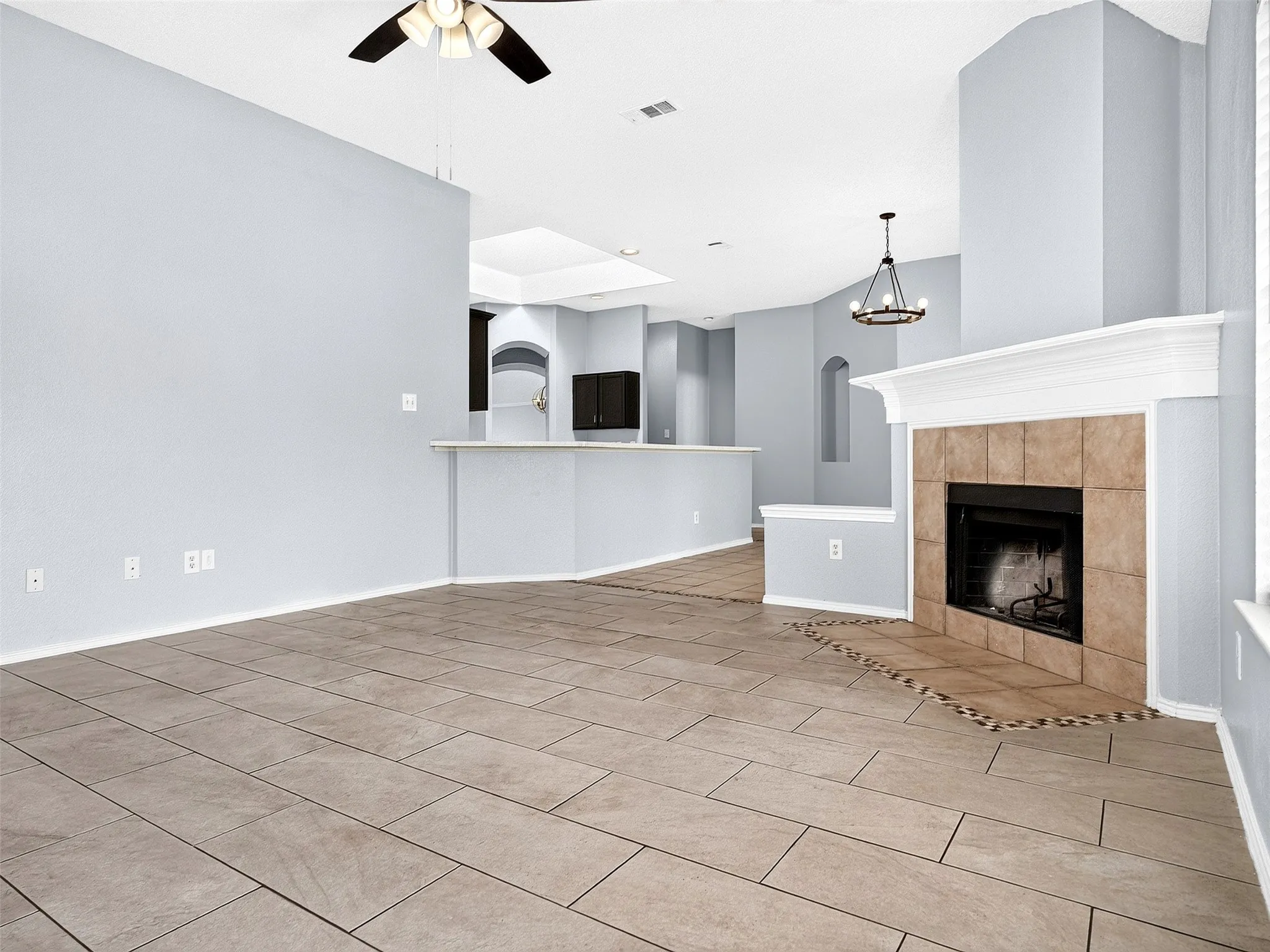 Single Family Residence For Sale in Dallas County , 1022 Pondview Drive, Cedar Hill, Texas 75104, 4 Bedroom, 2 Bathroom, 2 Garage spaces, 2,150 Sqft, built in 2001, mls#21367296, Real Estate Agent in Cedar Hill, Homes For Sale in Dallas county, Homes For Sale in Cedar Hill, Realtor in Cedar Hill Texas, Real Estate Brokerage Independent Realty Texas, Luminita Cordes Realtor