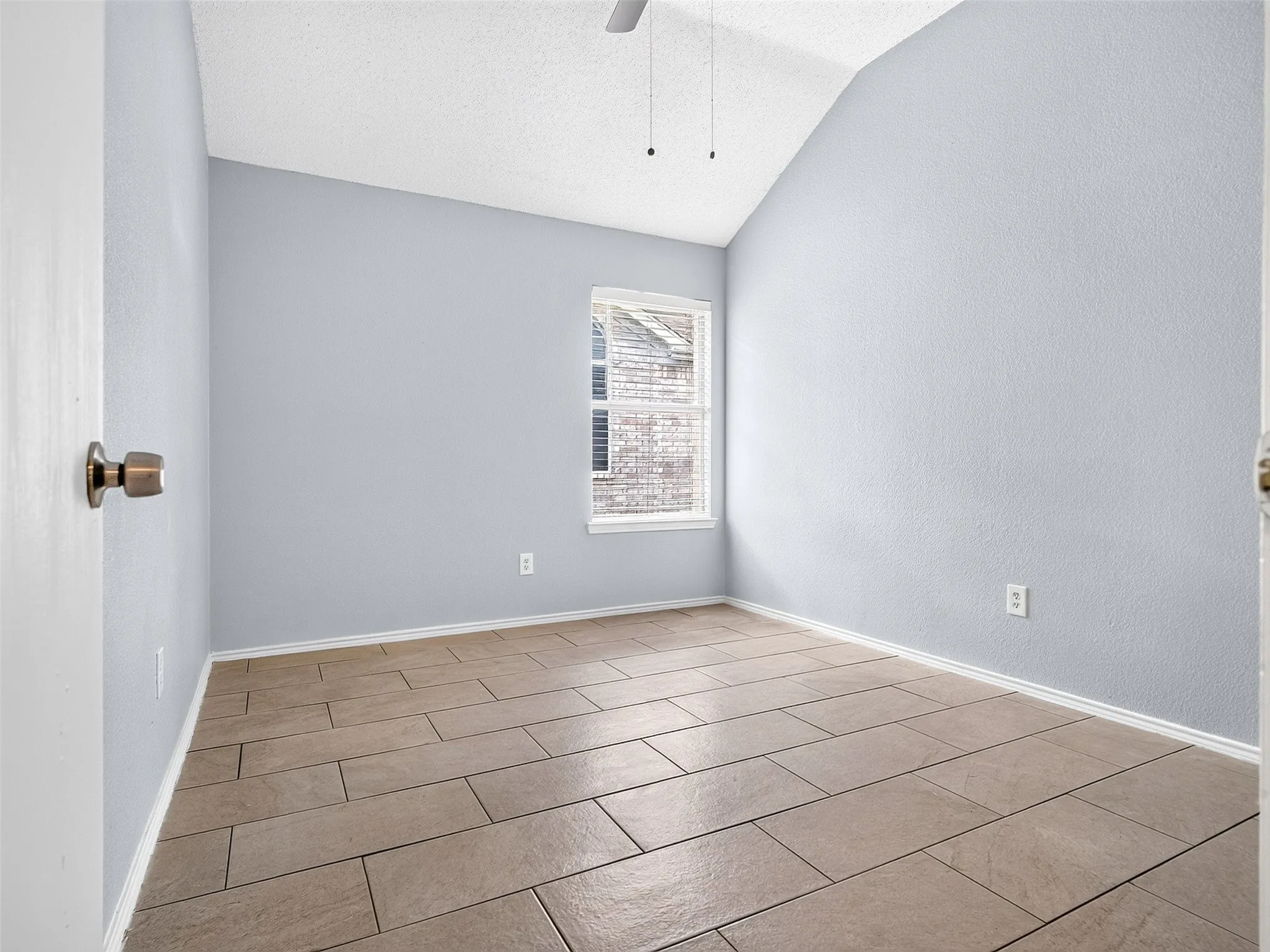 Single Family Residence For Sale in Dallas County , 1022 Pondview Drive, Cedar Hill, Texas 75104, 4 Bedroom, 2 Bathroom, 2 Garage spaces, 2,150 Sqft, built in 2001, mls#21367296, Real Estate Agent in Cedar Hill, Homes For Sale in Dallas county, Homes For Sale in Cedar Hill, Realtor in Cedar Hill Texas, Real Estate Brokerage Independent Realty Texas, Luminita Cordes Realtor