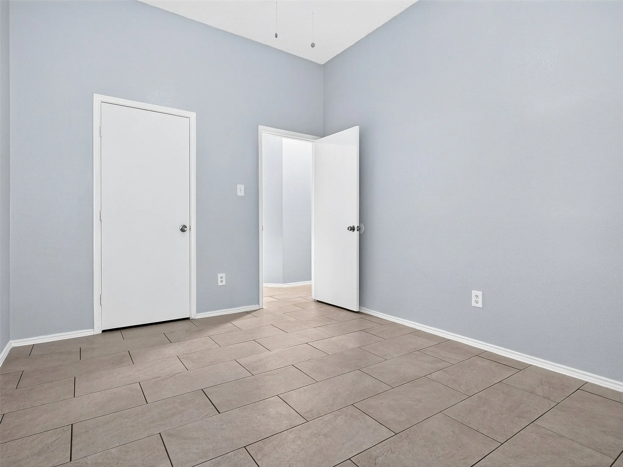 Single Family Residence For Sale in Dallas County , 1022 Pondview Drive, Cedar Hill, Texas 75104, 4 Bedroom, 2 Bathroom, 2 Garage spaces, 2,150 Sqft, built in 2001, mls#21367296, Real Estate Agent in Cedar Hill, Homes For Sale in Dallas county, Homes For Sale in Cedar Hill, Realtor in Cedar Hill Texas, Real Estate Brokerage Independent Realty Texas, Luminita Cordes Realtor