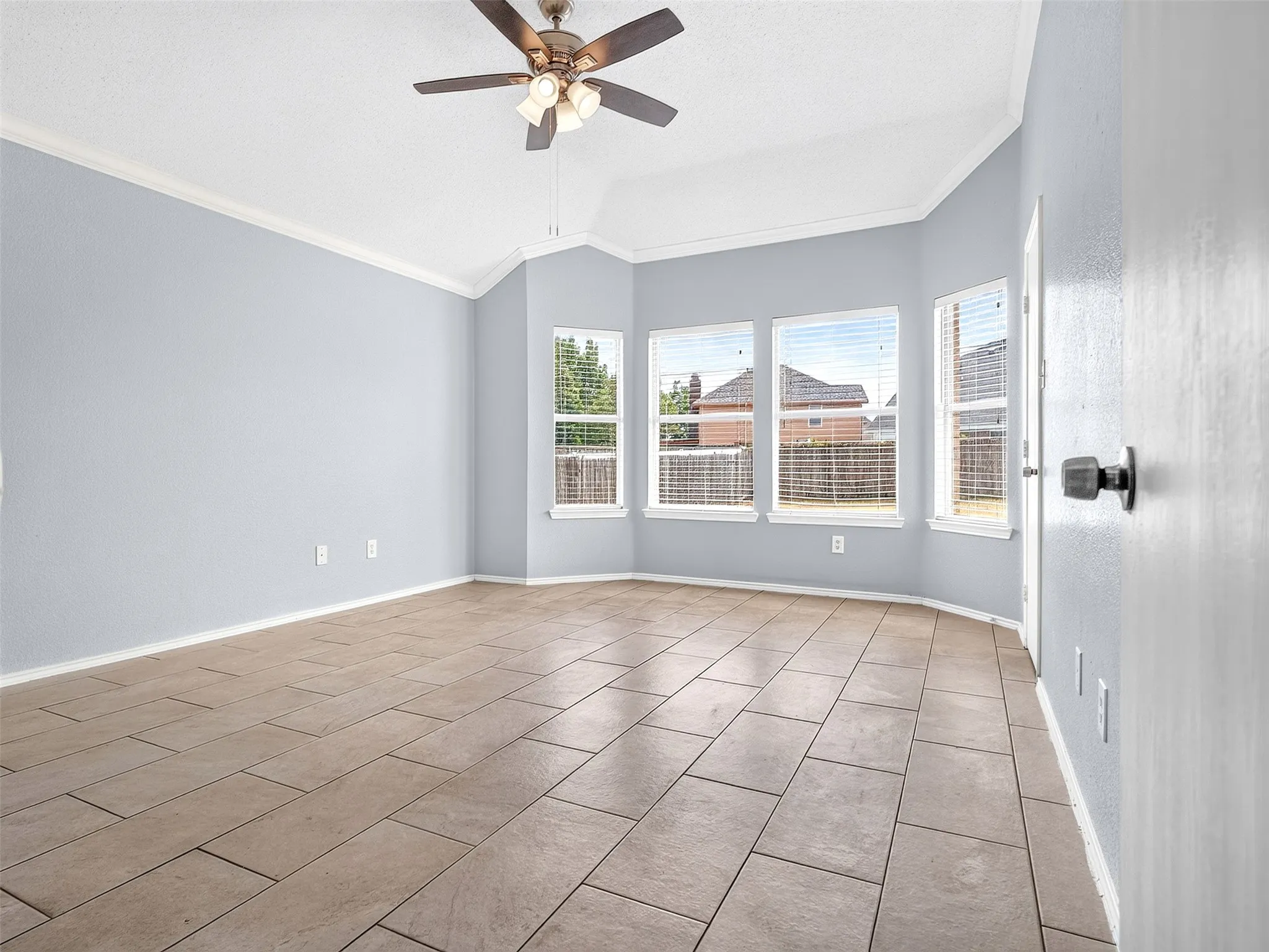 Single Family Residence For Sale in Dallas County , 1022 Pondview Drive, Cedar Hill, Texas 75104, 4 Bedroom, 2 Bathroom, 2 Garage spaces, 2,150 Sqft, built in 2001, mls#21367296, Real Estate Agent in Cedar Hill, Homes For Sale in Dallas county, Homes For Sale in Cedar Hill, Realtor in Cedar Hill Texas, Real Estate Brokerage Independent Realty Texas, Luminita Cordes Realtor