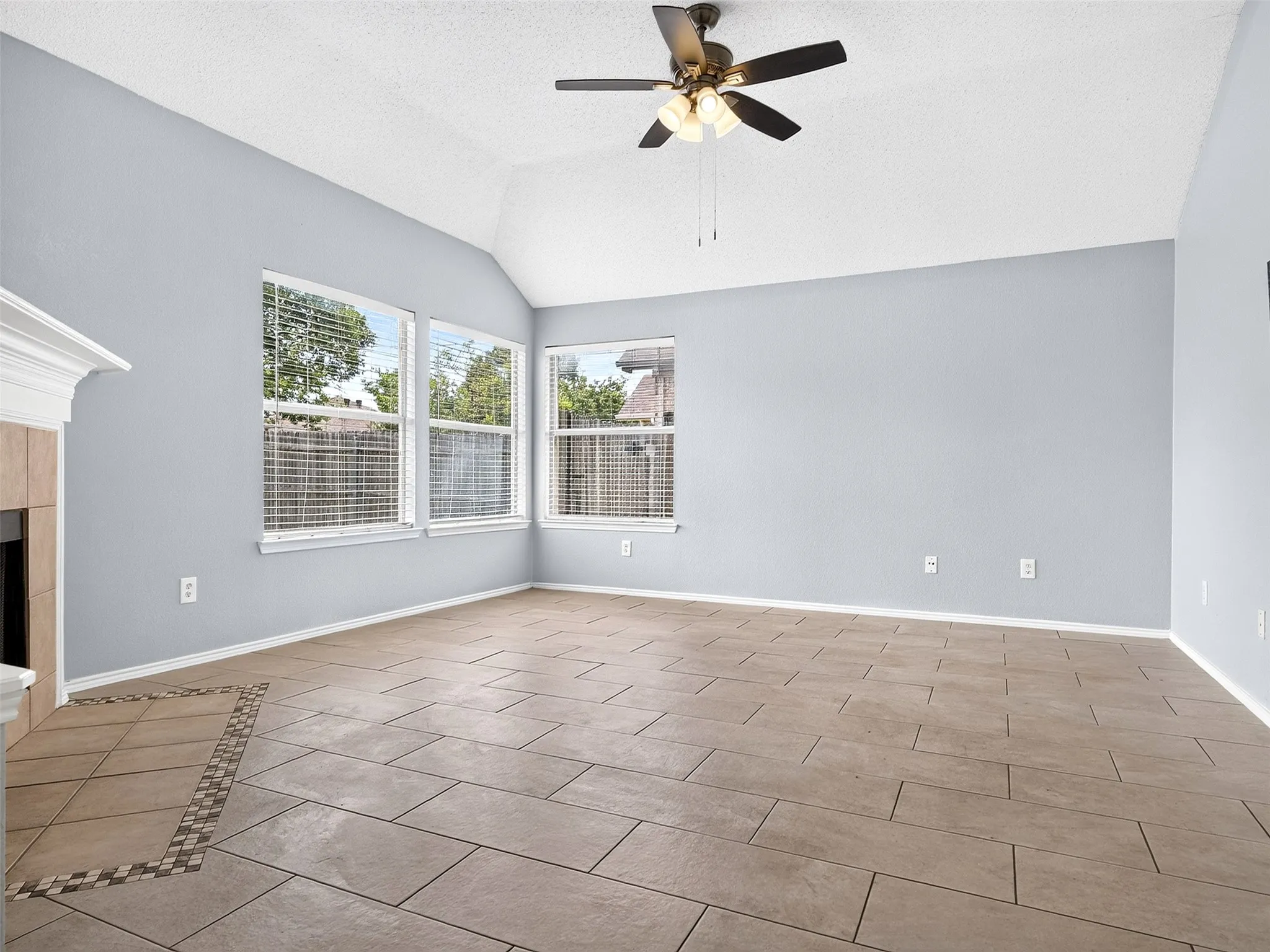 Single Family Residence For Sale in Dallas County , 1022 Pondview Drive, Cedar Hill, Texas 75104, 4 Bedroom, 2 Bathroom, 2 Garage spaces, 2,150 Sqft, built in 2001, mls#21367296, Real Estate Agent in Cedar Hill, Homes For Sale in Dallas county, Homes For Sale in Cedar Hill, Realtor in Cedar Hill Texas, Real Estate Brokerage Independent Realty Texas, Luminita Cordes Realtor