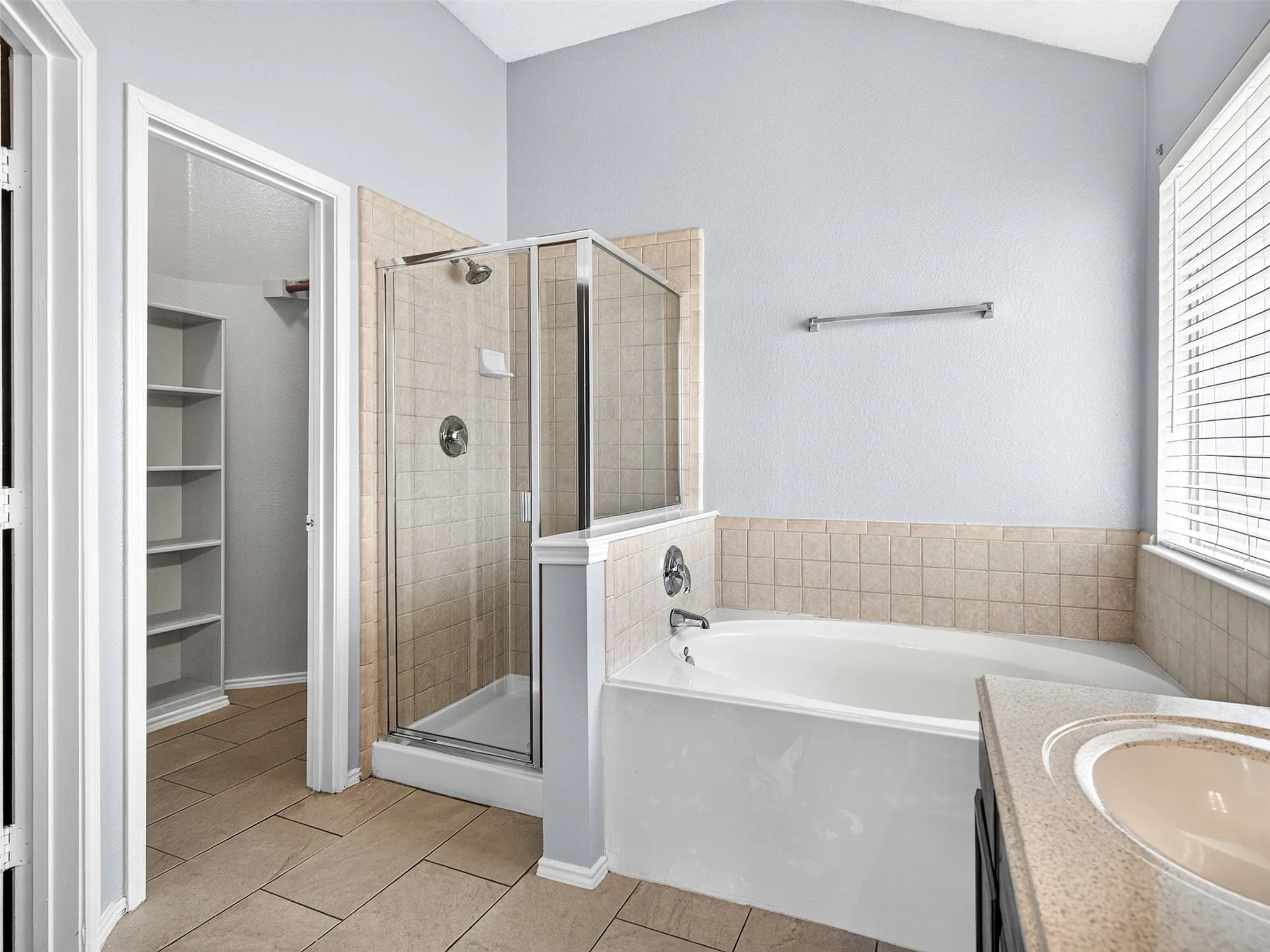 Single Family Residence For Sale in Dallas County , 1022 Pondview Drive, Cedar Hill, Texas 75104, 4 Bedroom, 2 Bathroom, 2 Garage spaces, 2,150 Sqft, built in 2001, mls#21367296, Real Estate Agent in Cedar Hill, Homes For Sale in Dallas county, Homes For Sale in Cedar Hill, Realtor in Cedar Hill Texas, Real Estate Brokerage Independent Realty Texas, Luminita Cordes Realtor