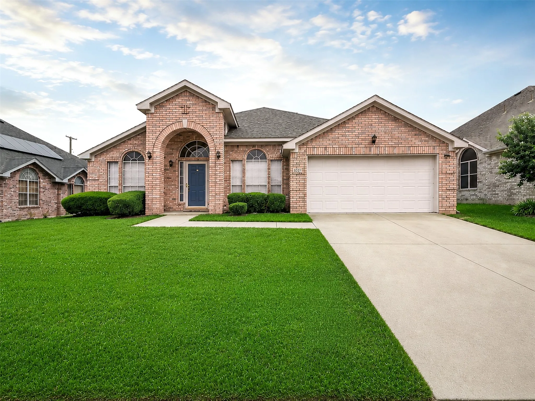 Single Family Residence For Sale in Dallas County , 1022 Pondview Drive, Cedar Hill, Texas 75104, 4 Bedroom, 2 Bathroom, 2 Garage spaces, 2,150 Sqft, built in 2001, mls#21367296, Real Estate Agent in Cedar Hill, Homes For Sale in Dallas county, Homes For Sale in Cedar Hill, Realtor in Cedar Hill Texas, Real Estate Brokerage Independent Realty Texas, Luminita Cordes Realtor