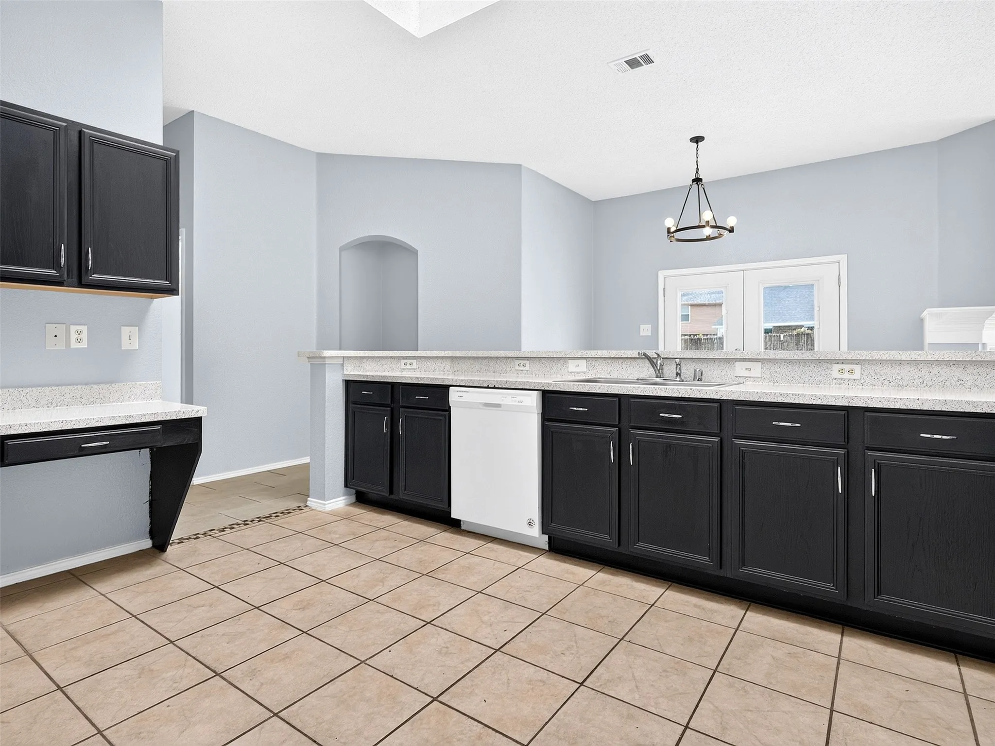 Single Family Residence For Sale in Dallas County , 1022 Pondview Drive, Cedar Hill, Texas 75104, 4 Bedroom, 2 Bathroom, 2 Garage spaces, 2,150 Sqft, built in 2001, mls#21367296, Real Estate Agent in Cedar Hill, Homes For Sale in Dallas county, Homes For Sale in Cedar Hill, Realtor in Cedar Hill Texas, Real Estate Brokerage Independent Realty Texas, Luminita Cordes Realtor