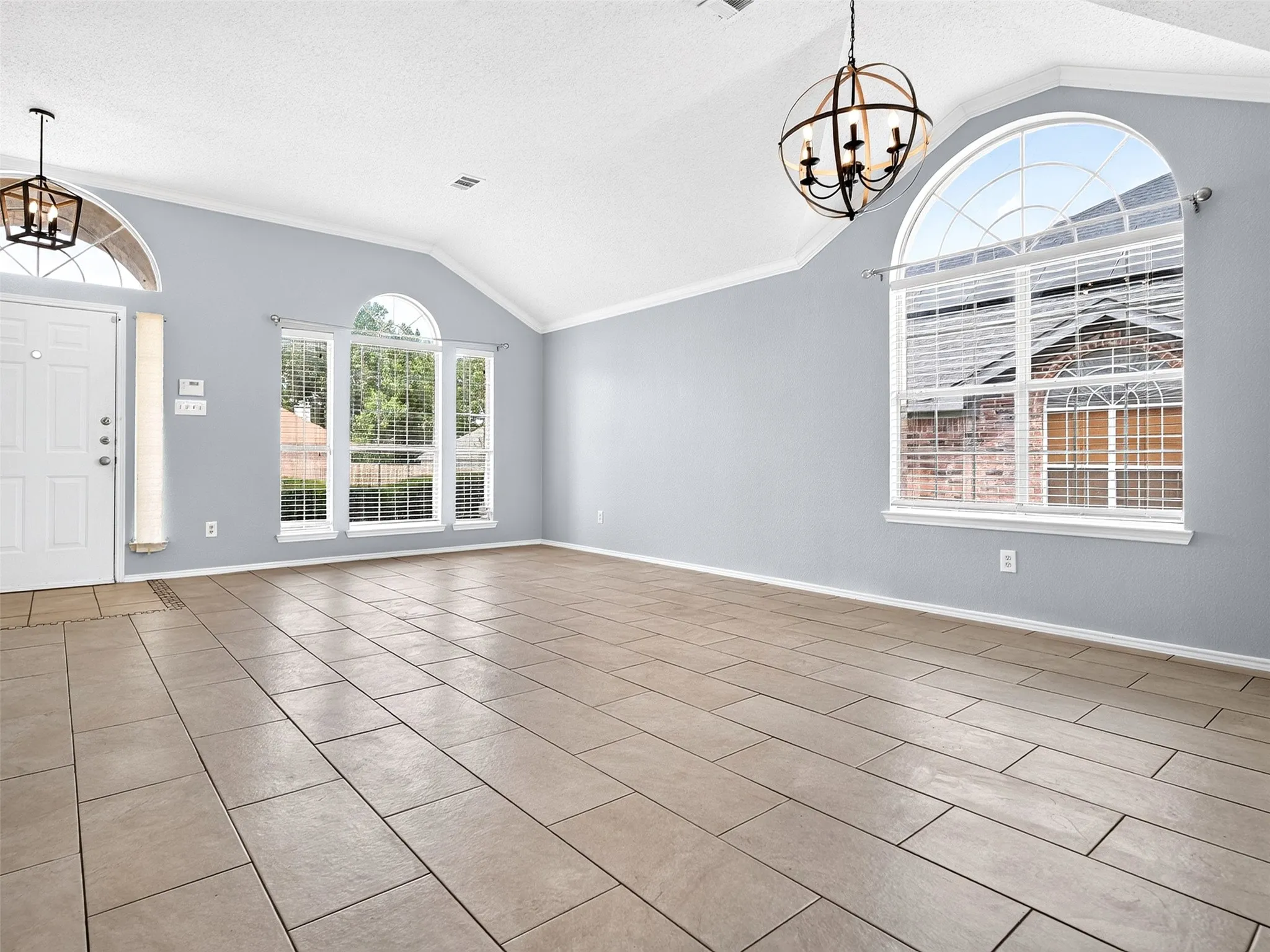 Single Family Residence For Sale in Dallas County , 1022 Pondview Drive, Cedar Hill, Texas 75104, 4 Bedroom, 2 Bathroom, 2 Garage spaces, 2,150 Sqft, built in 2001, mls#21367296, Real Estate Agent in Cedar Hill, Homes For Sale in Dallas county, Homes For Sale in Cedar Hill, Realtor in Cedar Hill Texas, Real Estate Brokerage Independent Realty Texas, Luminita Cordes Realtor