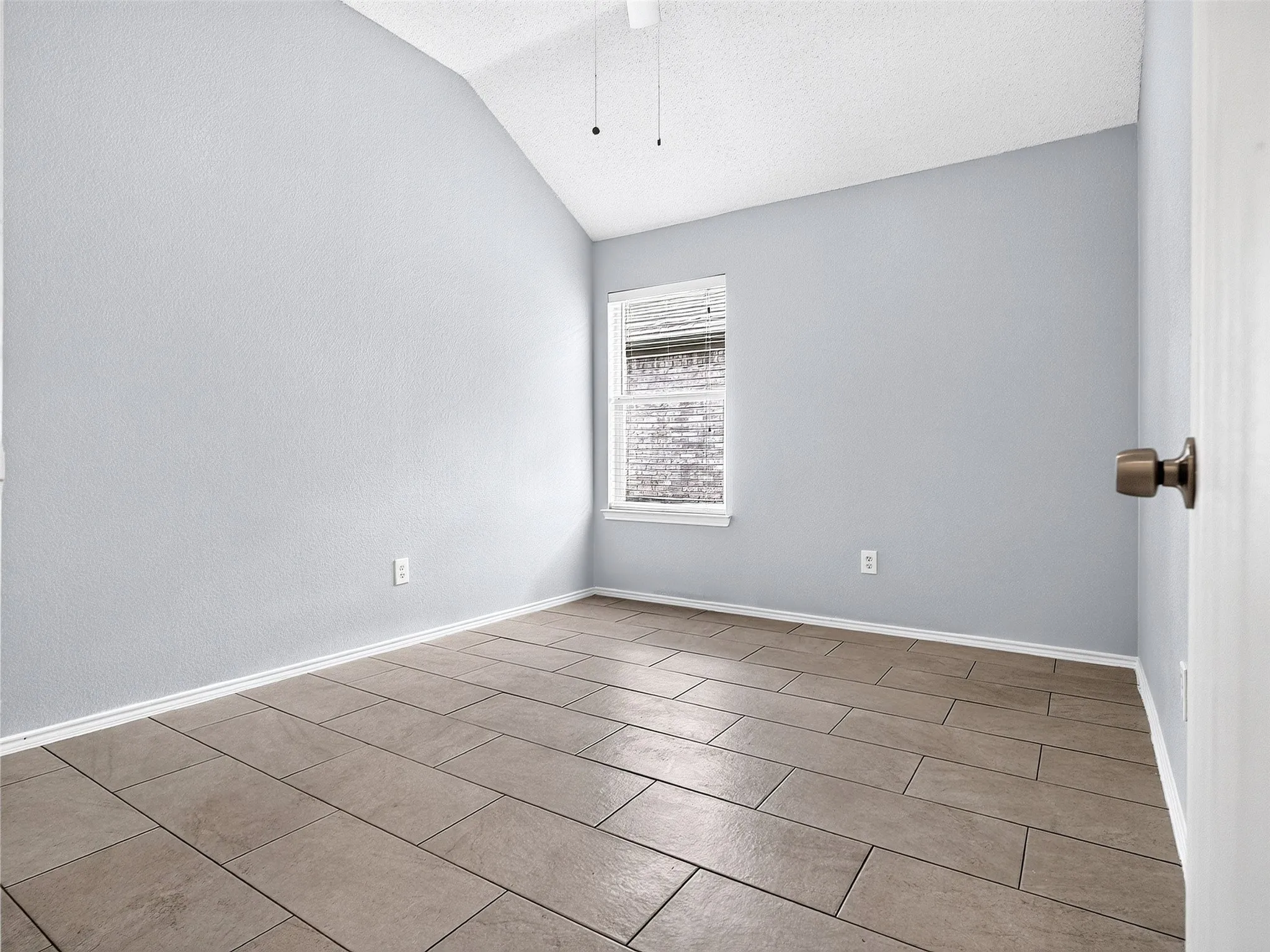 Single Family Residence For Sale in Dallas County , 1022 Pondview Drive, Cedar Hill, Texas 75104, 4 Bedroom, 2 Bathroom, 2 Garage spaces, 2,150 Sqft, built in 2001, mls#21367296, Real Estate Agent in Cedar Hill, Homes For Sale in Dallas county, Homes For Sale in Cedar Hill, Realtor in Cedar Hill Texas, Real Estate Brokerage Independent Realty Texas, Luminita Cordes Realtor