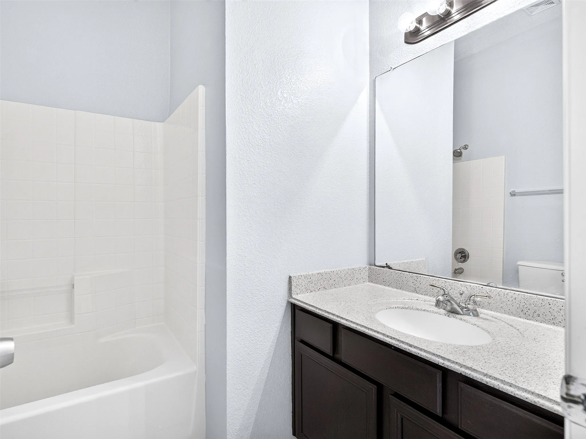 Single Family Residence For Sale in Dallas County , 1022 Pondview Drive, Cedar Hill, Texas 75104, 4 Bedroom, 2 Bathroom, 2 Garage spaces, 2,150 Sqft, built in 2001, mls#21367296, Real Estate Agent in Cedar Hill, Homes For Sale in Dallas county, Homes For Sale in Cedar Hill, Realtor in Cedar Hill Texas, Real Estate Brokerage Independent Realty Texas, Luminita Cordes Realtor