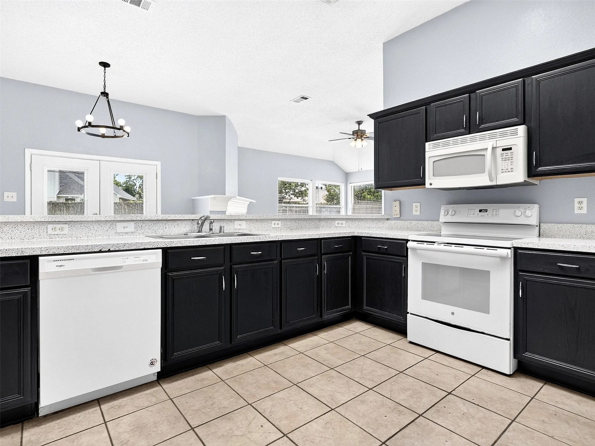 Single Family Residence For Sale in Dallas County , 1022 Pondview Drive, Cedar Hill, Texas 75104, 4 Bedroom, 2 Bathroom, 2 Garage spaces, 2,150 Sqft, built in 2001, mls#21367296, Real Estate Agent in Cedar Hill, Homes For Sale in Dallas county, Homes For Sale in Cedar Hill, Realtor in Cedar Hill Texas, Real Estate Brokerage Independent Realty Texas, Luminita Cordes Realtor