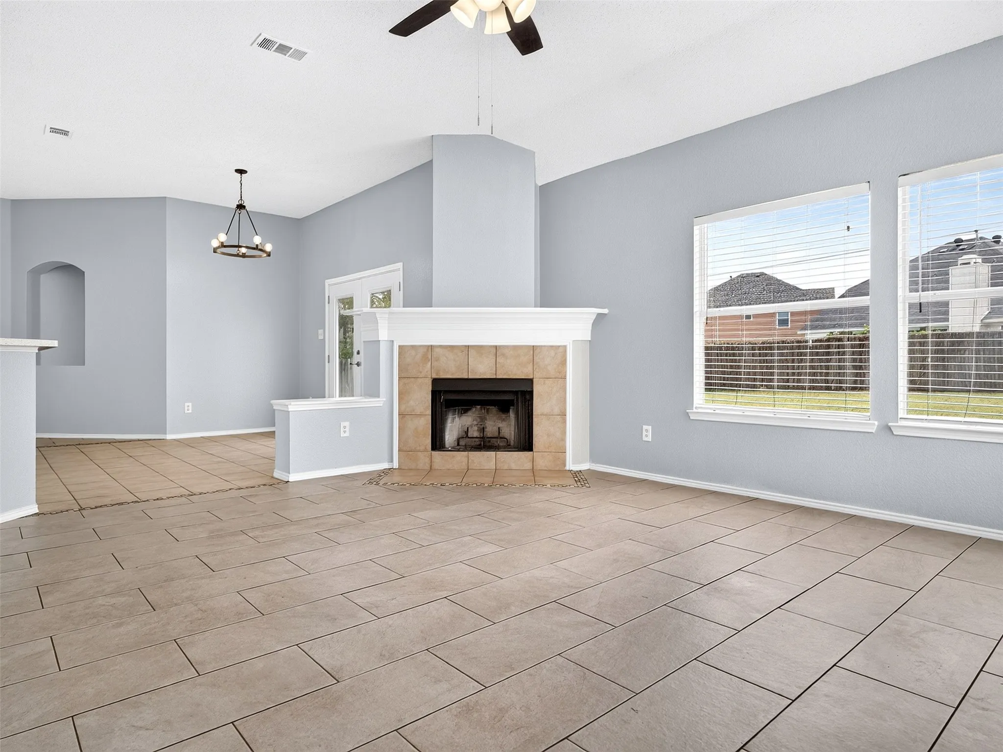 Single Family Residence For Sale in Dallas County , 1022 Pondview Drive, Cedar Hill, Texas 75104, 4 Bedroom, 2 Bathroom, 2 Garage spaces, 2,150 Sqft, built in 2001, mls#21367296, Real Estate Agent in Cedar Hill, Homes For Sale in Dallas county, Homes For Sale in Cedar Hill, Realtor in Cedar Hill Texas, Real Estate Brokerage Independent Realty Texas, Luminita Cordes Realtor