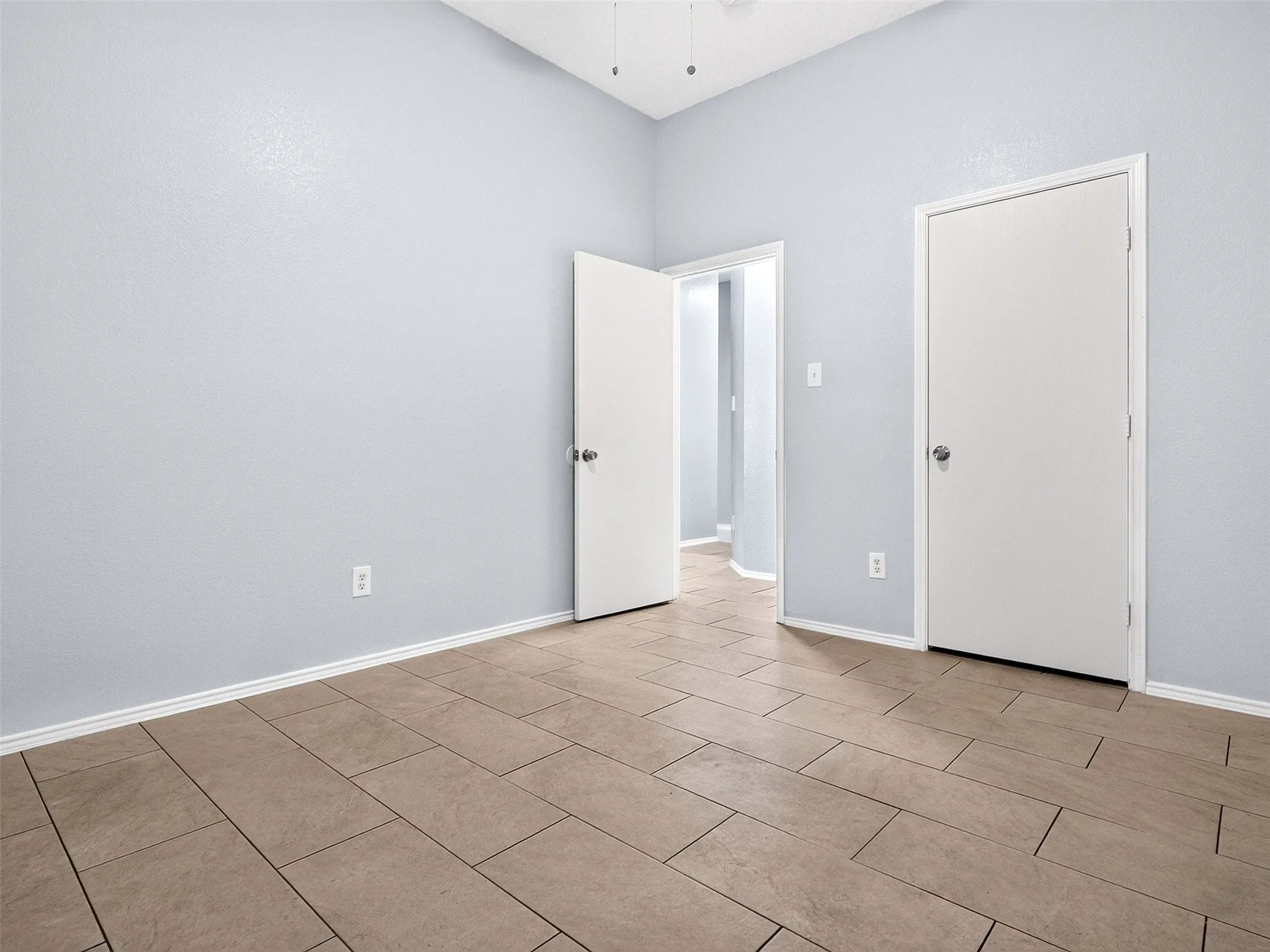 Single Family Residence For Sale in Dallas County , 1022 Pondview Drive, Cedar Hill, Texas 75104, 4 Bedroom, 2 Bathroom, 2 Garage spaces, 2,150 Sqft, built in 2001, mls#21367296, Real Estate Agent in Cedar Hill, Homes For Sale in Dallas county, Homes For Sale in Cedar Hill, Realtor in Cedar Hill Texas, Real Estate Brokerage Independent Realty Texas, Luminita Cordes Realtor