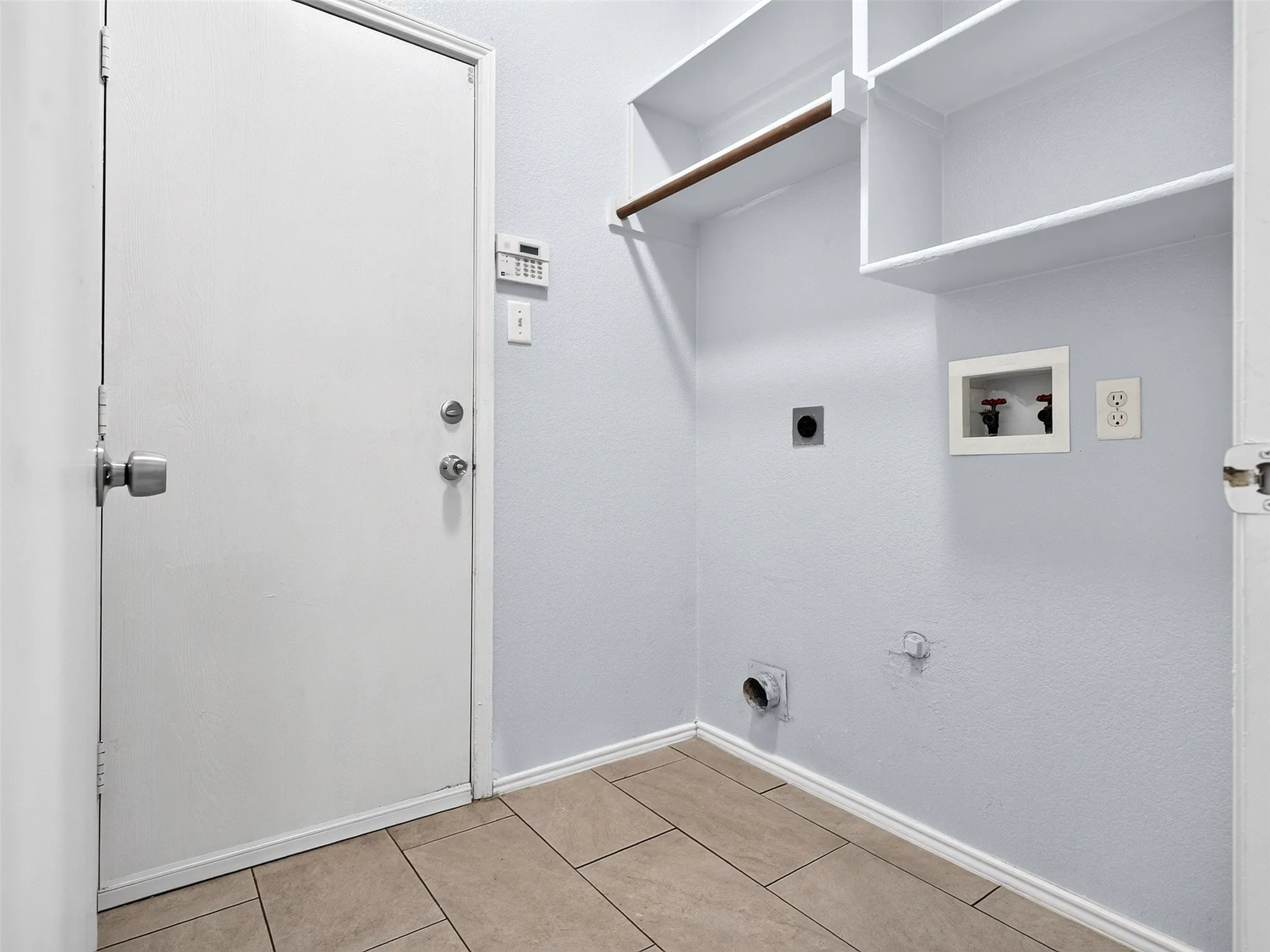 Single Family Residence For Sale in Dallas County , 1022 Pondview Drive, Cedar Hill, Texas 75104, 4 Bedroom, 2 Bathroom, 2 Garage spaces, 2,150 Sqft, built in 2001, mls#21367296, Real Estate Agent in Cedar Hill, Homes For Sale in Dallas county, Homes For Sale in Cedar Hill, Realtor in Cedar Hill Texas, Real Estate Brokerage Independent Realty Texas, Luminita Cordes Realtor
