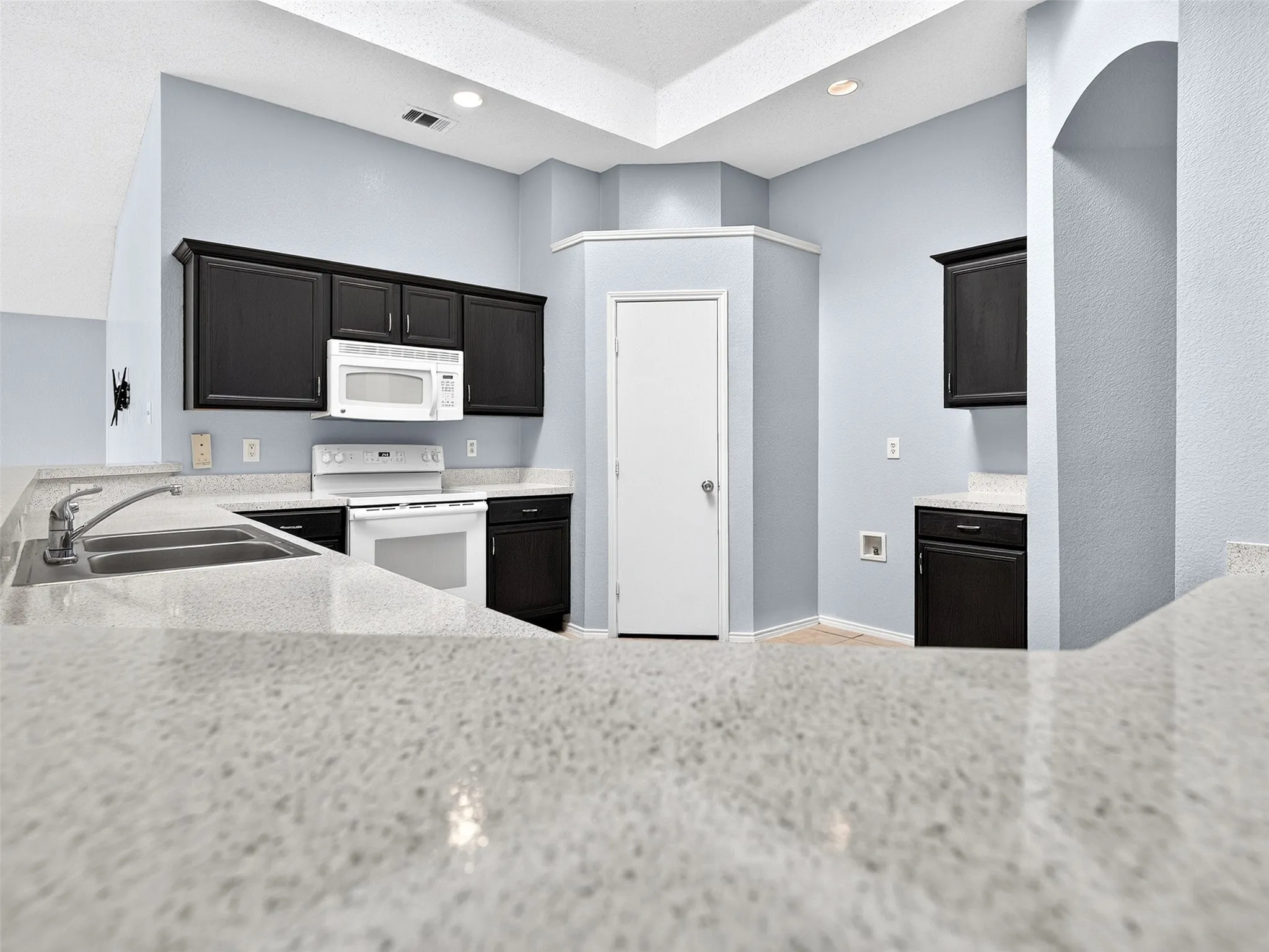 Single Family Residence For Sale in Dallas County , 1022 Pondview Drive, Cedar Hill, Texas 75104, 4 Bedroom, 2 Bathroom, 2 Garage spaces, 2,150 Sqft, built in 2001, mls#21367296, Real Estate Agent in Cedar Hill, Homes For Sale in Dallas county, Homes For Sale in Cedar Hill, Realtor in Cedar Hill Texas, Real Estate Brokerage Independent Realty Texas, Luminita Cordes Realtor