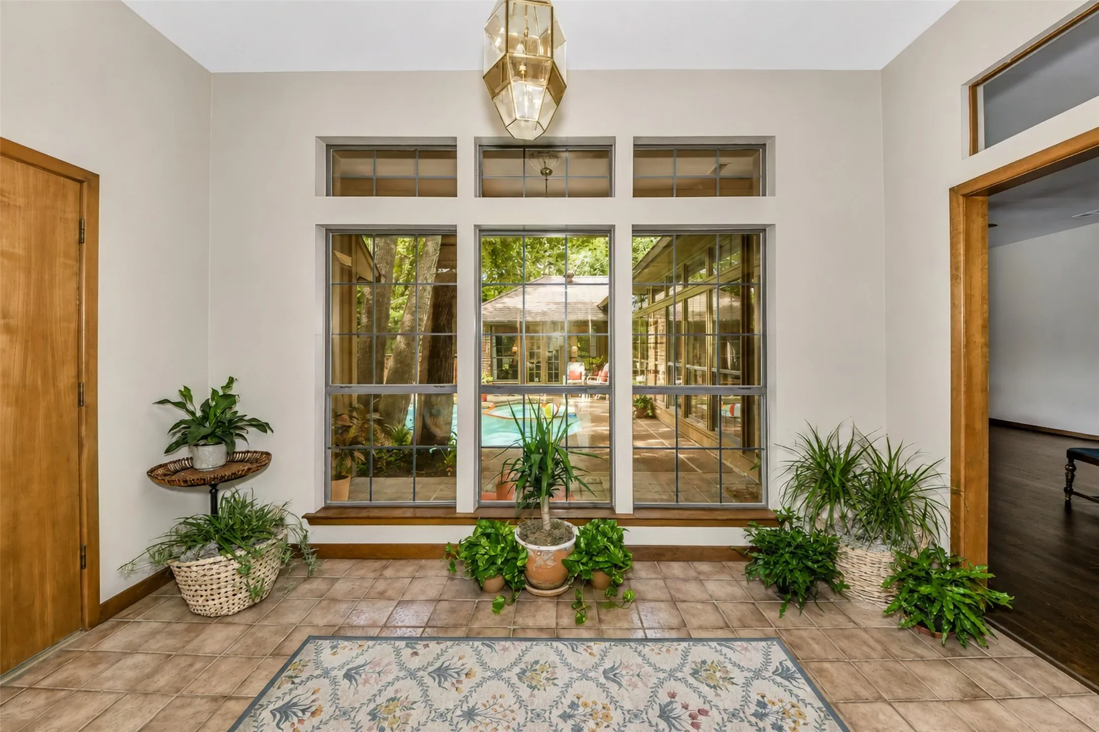 Glimpse of the pool immediately upon entering.