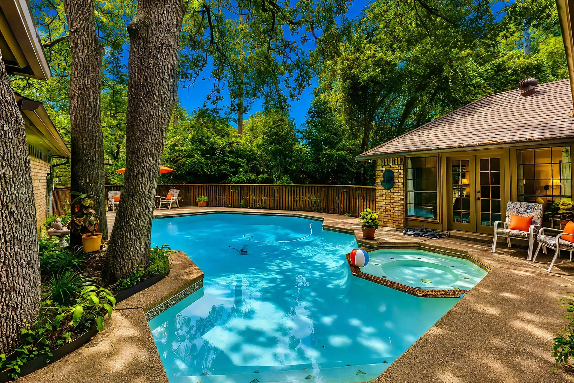 Another pool view.