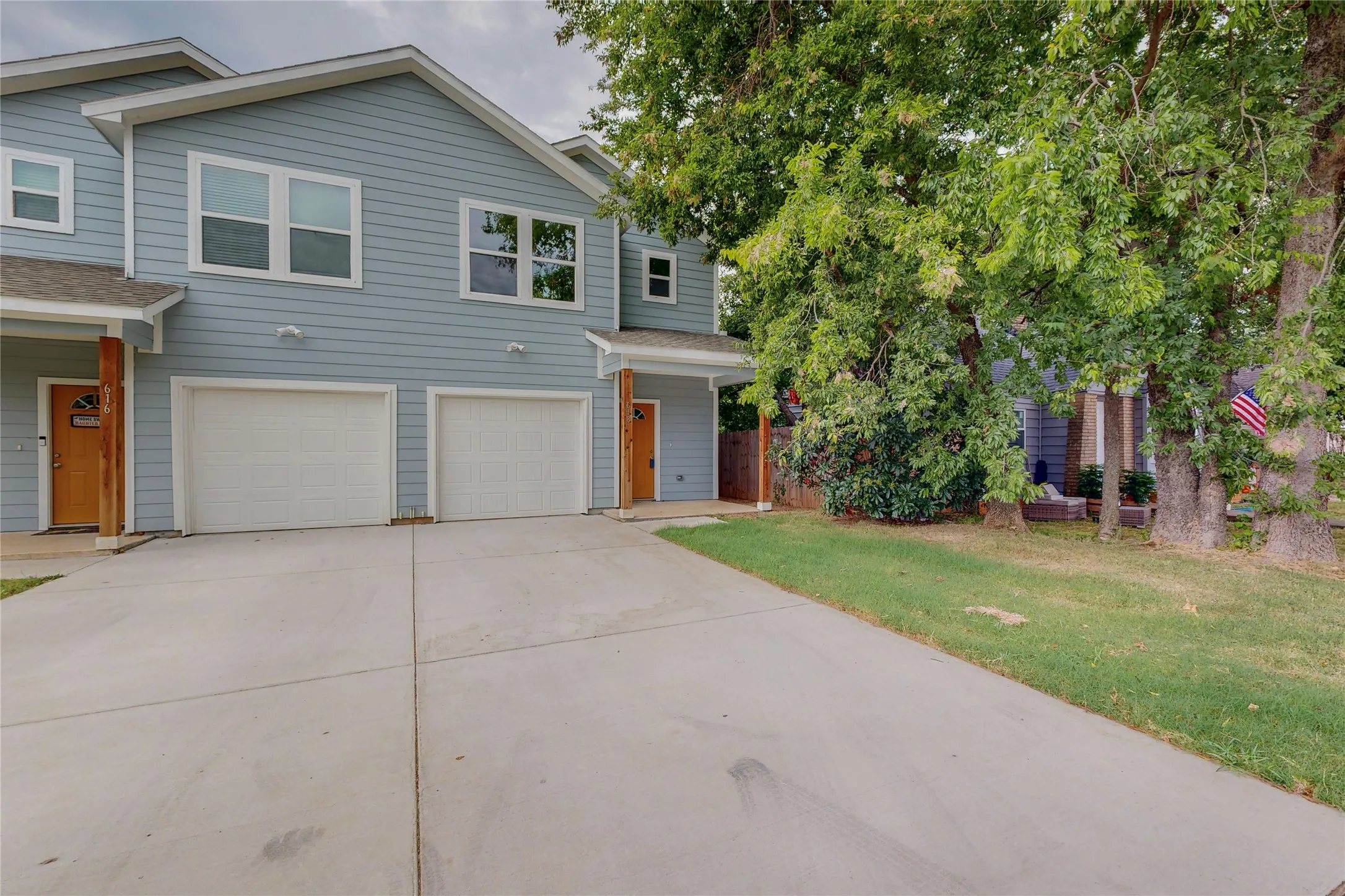 Duplex For Rent in Grayson County , 618 W Sears Street, Denison, Texas 75020, 3 Bedroom, 3 Bathroom, 1 Garage spaces, 1,422 Sqft, built in 2023, mls#21367310, Real Estate Agent in Denison, Homes For Rent in Grayson county, Homes For Rent in Denison, Realtor in Denison Texas, Real Estate Brokerage Independent Realty Texas, Luminita Cordes Realtor