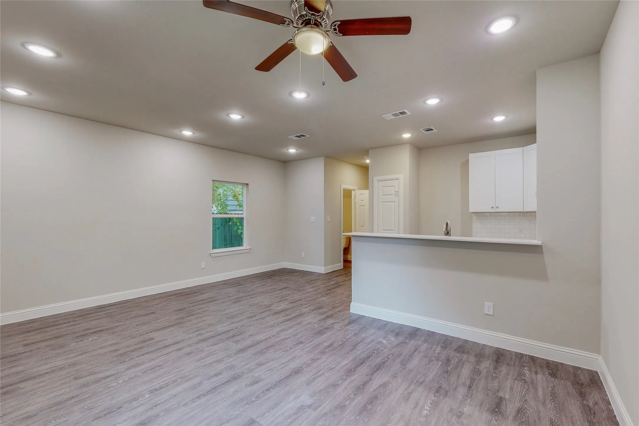 Duplex For Rent in Grayson County , 618 W Sears Street, Denison, Texas 75020, 3 Bedroom, 3 Bathroom, 1 Garage spaces, 1,422 Sqft, built in 2023, mls#21367310, Real Estate Agent in Denison, Homes For Rent in Grayson county, Homes For Rent in Denison, Realtor in Denison Texas, Real Estate Brokerage Independent Realty Texas, Luminita Cordes Realtor