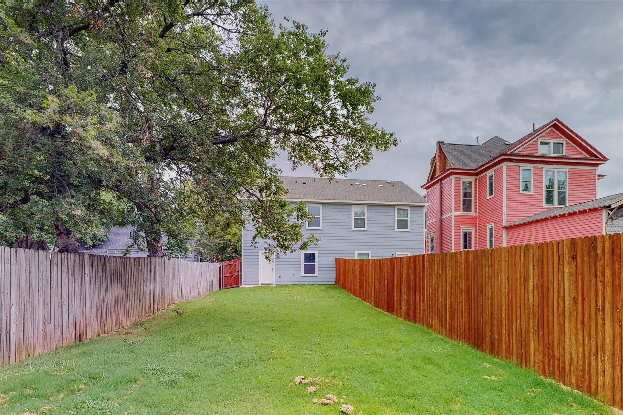 Duplex For Rent in Grayson County , 618 W Sears Street, Denison, Texas 75020, 3 Bedroom, 3 Bathroom, 1 Garage spaces, 1,422 Sqft, built in 2023, mls#21367310, Real Estate Agent in Denison, Homes For Rent in Grayson county, Homes For Rent in Denison, Realtor in Denison Texas, Real Estate Brokerage Independent Realty Texas, Luminita Cordes Realtor