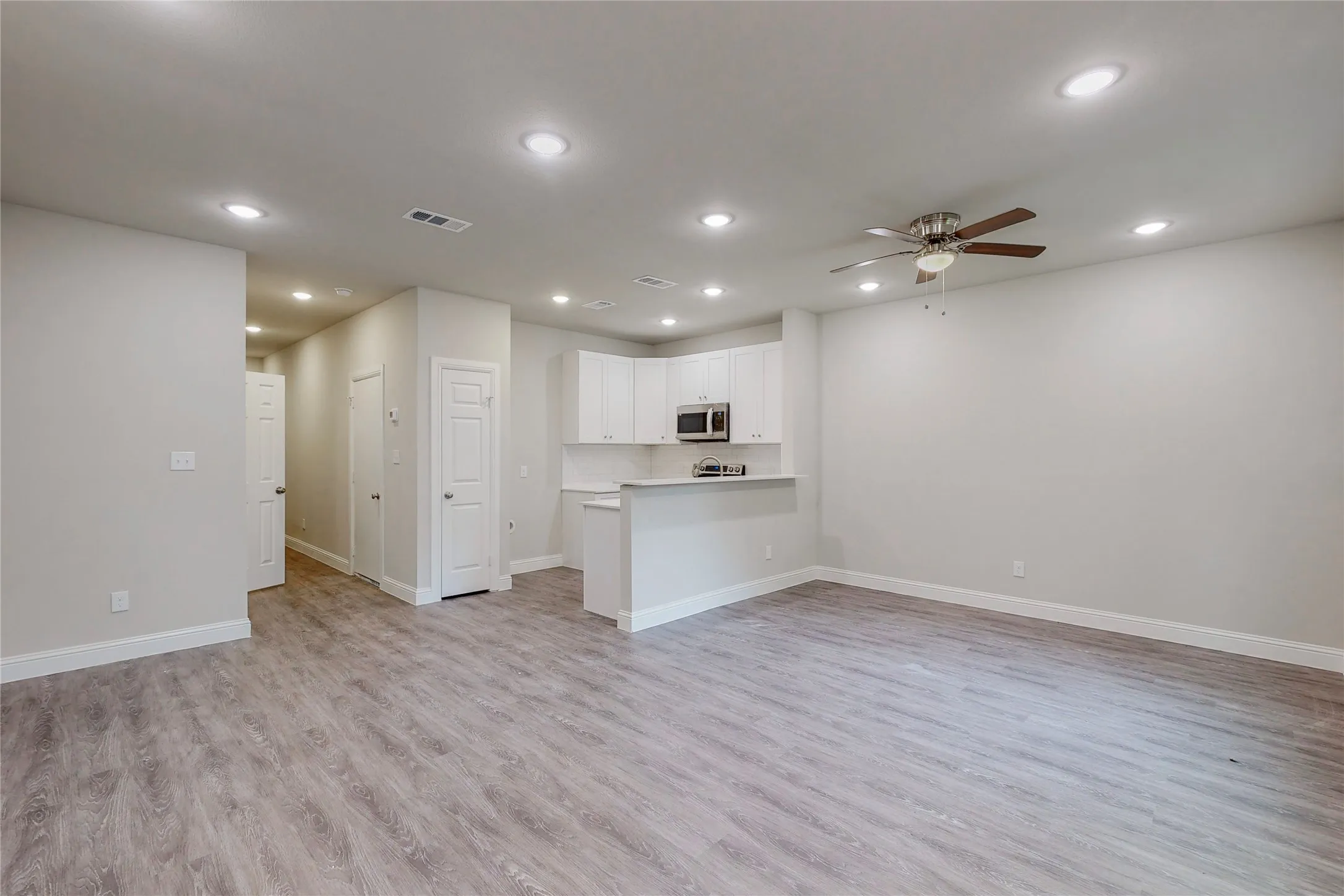Duplex For Rent in Grayson County , 618 W Sears Street, Denison, Texas 75020, 3 Bedroom, 3 Bathroom, 1 Garage spaces, 1,422 Sqft, built in 2023, mls#21367310, Real Estate Agent in Denison, Homes For Rent in Grayson county, Homes For Rent in Denison, Realtor in Denison Texas, Real Estate Brokerage Independent Realty Texas, Luminita Cordes Realtor