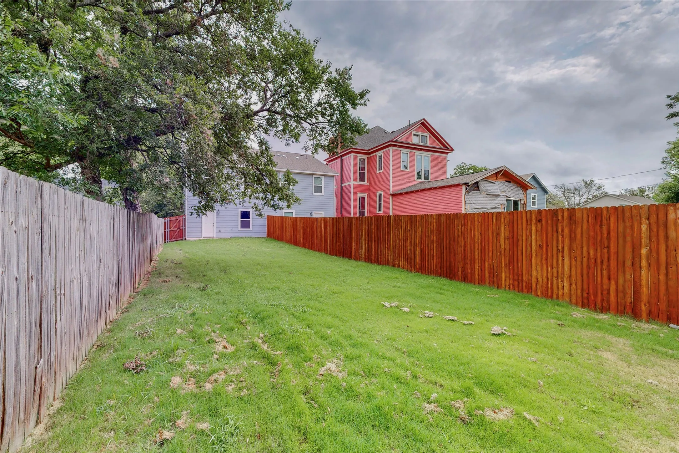 Duplex For Rent in Grayson County , 618 W Sears Street, Denison, Texas 75020, 3 Bedroom, 3 Bathroom, 1 Garage spaces, 1,422 Sqft, built in 2023, mls#21367310, Real Estate Agent in Denison, Homes For Rent in Grayson county, Homes For Rent in Denison, Realtor in Denison Texas, Real Estate Brokerage Independent Realty Texas, Luminita Cordes Realtor