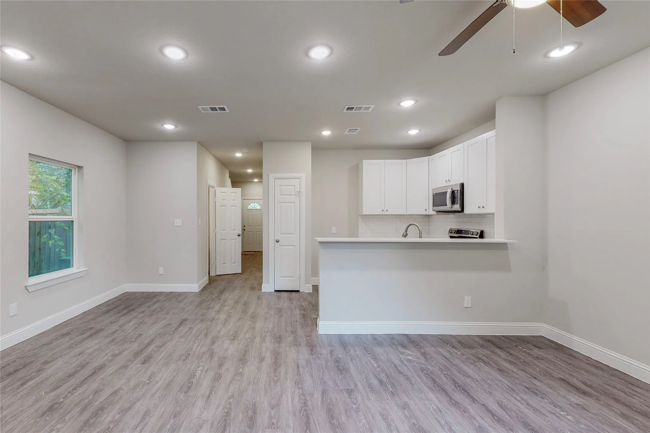 Duplex For Rent in Grayson County , 618 W Sears Street, Denison, Texas 75020, 3 Bedroom, 3 Bathroom, 1 Garage spaces, 1,422 Sqft, built in 2023, mls#21367310, Real Estate Agent in Denison, Homes For Rent in Grayson county, Homes For Rent in Denison, Realtor in Denison Texas, Real Estate Brokerage Independent Realty Texas, Luminita Cordes Realtor